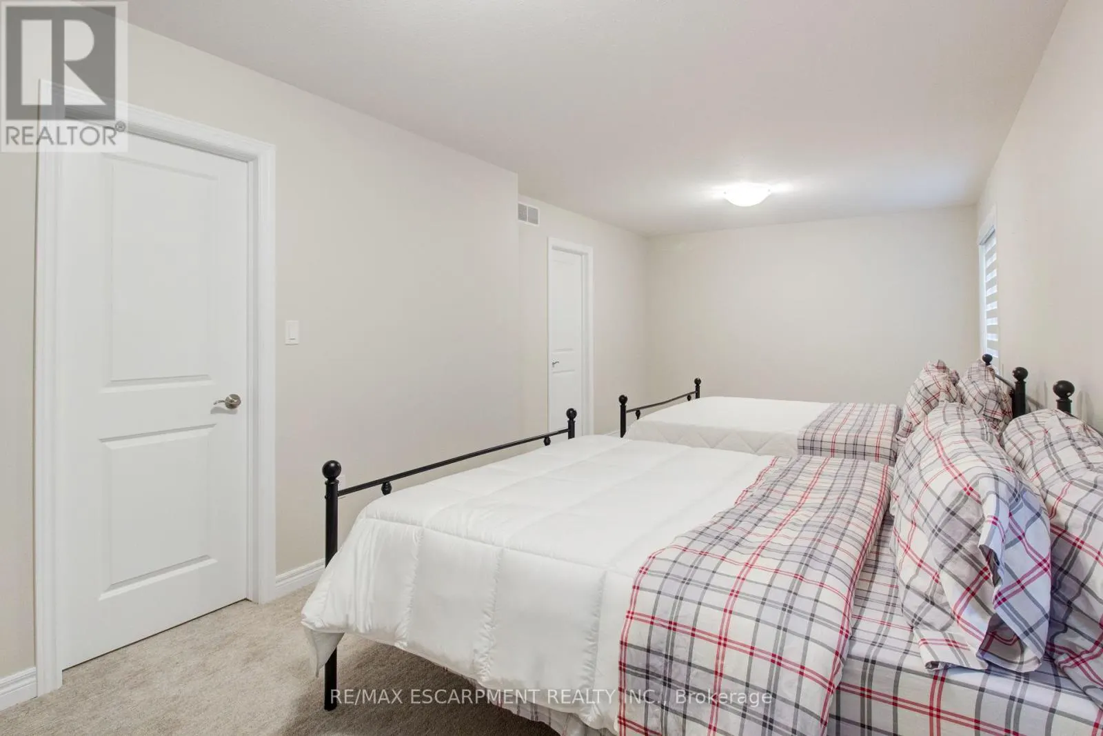 7387 SHERRILEE CRESCENT