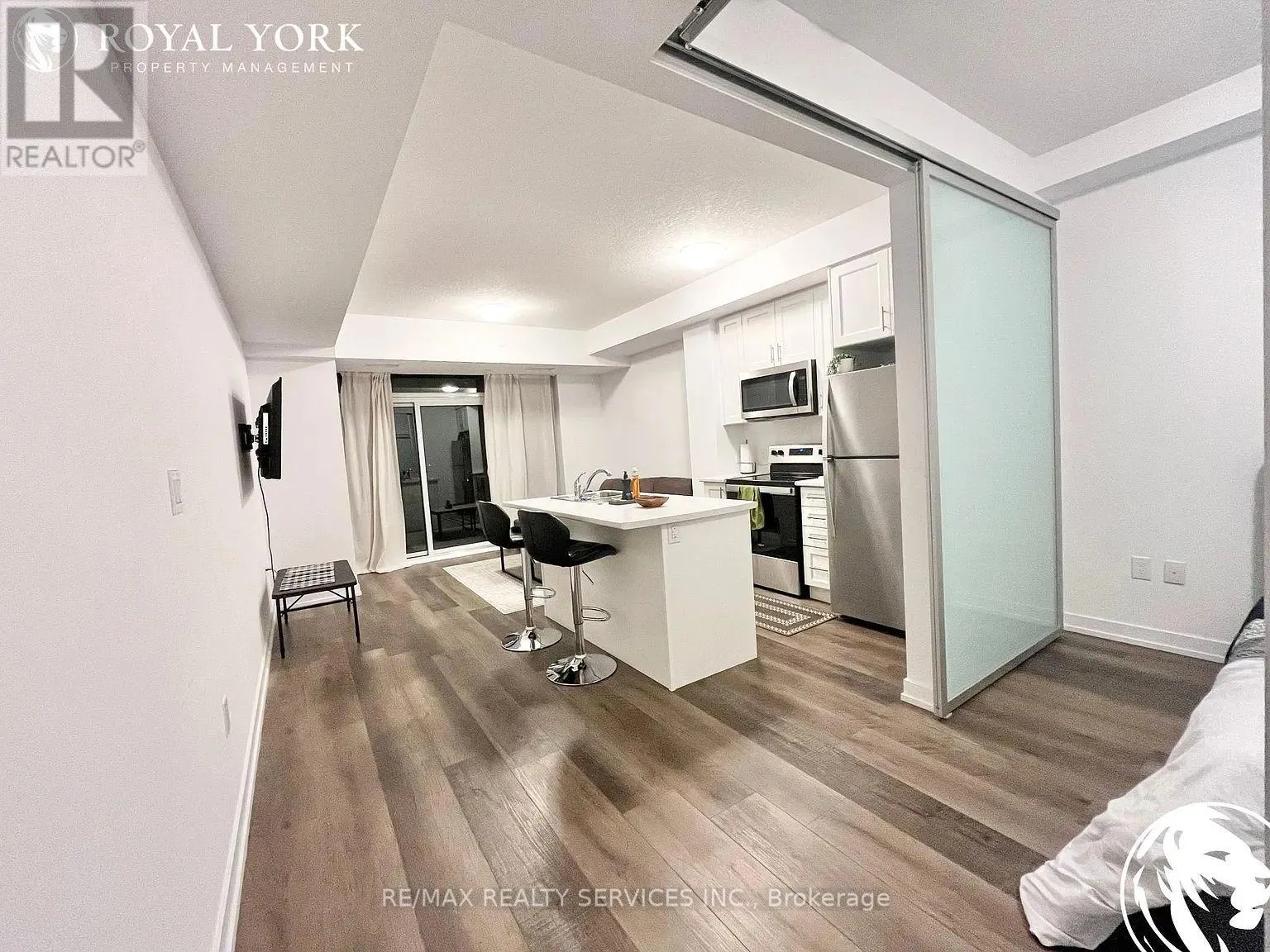 460 DUNDAS STREET