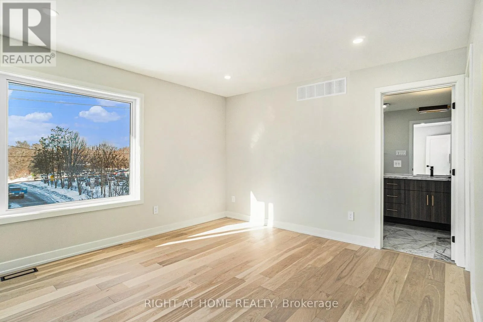 583 CODD'S ROAD N