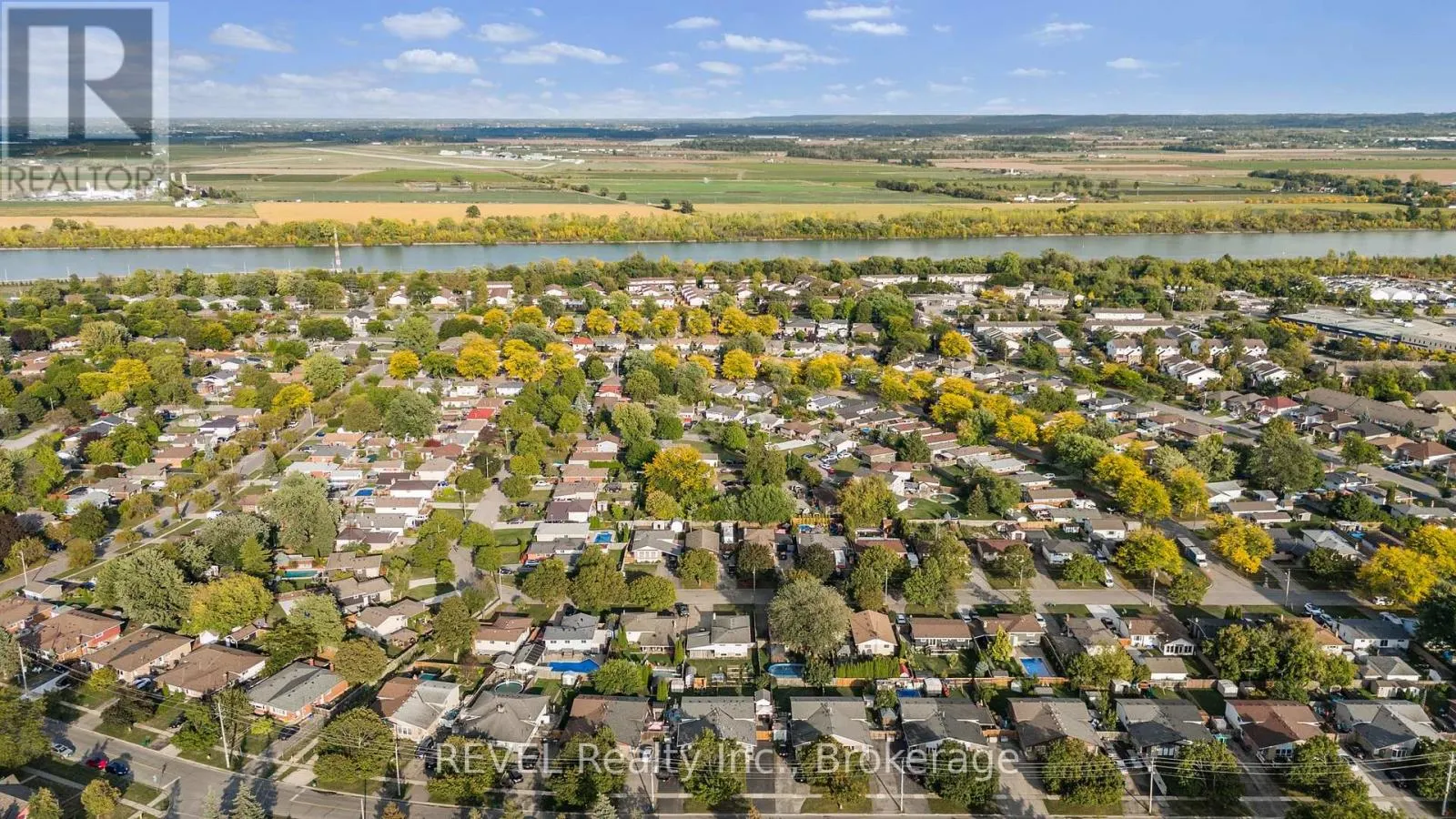 16 ROXBOROUGH COURT