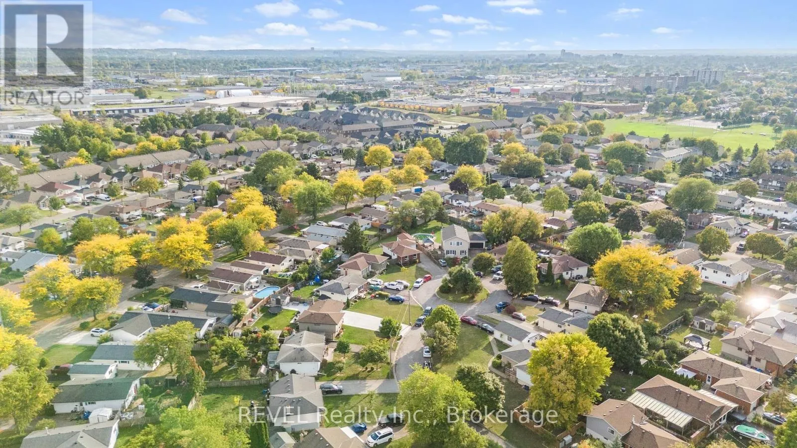 16 ROXBOROUGH COURT