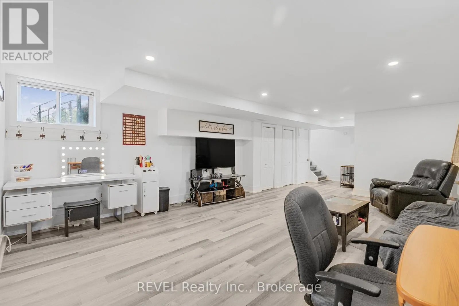 16 ROXBOROUGH COURT