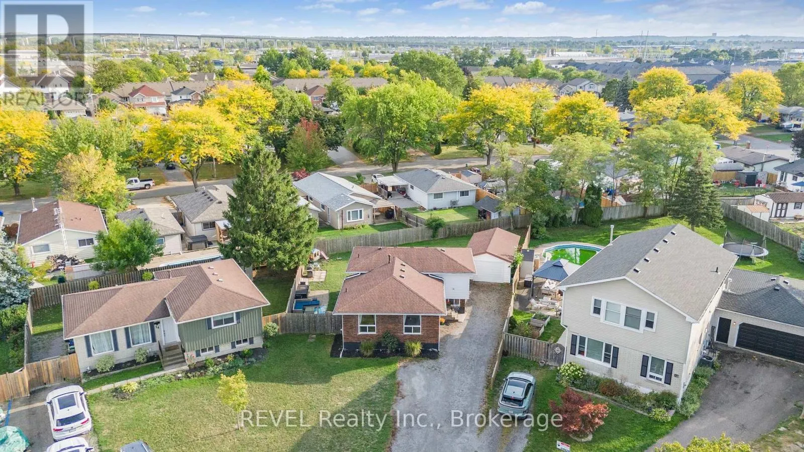 16 ROXBOROUGH COURT