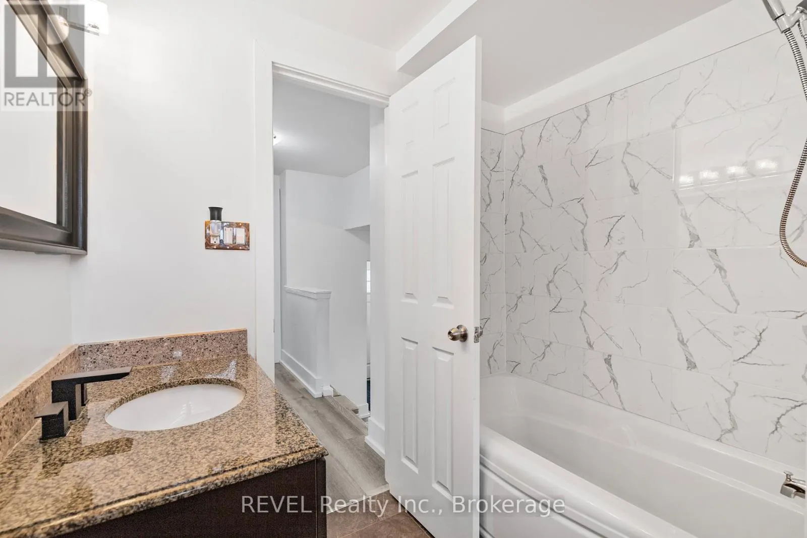 16 ROXBOROUGH COURT