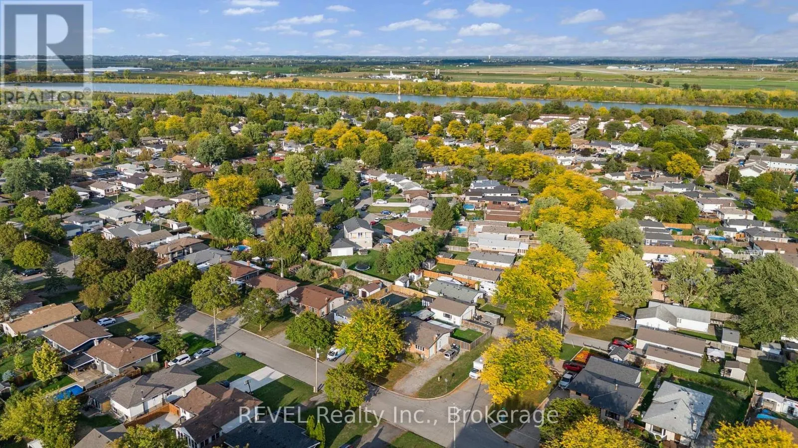 16 ROXBOROUGH COURT