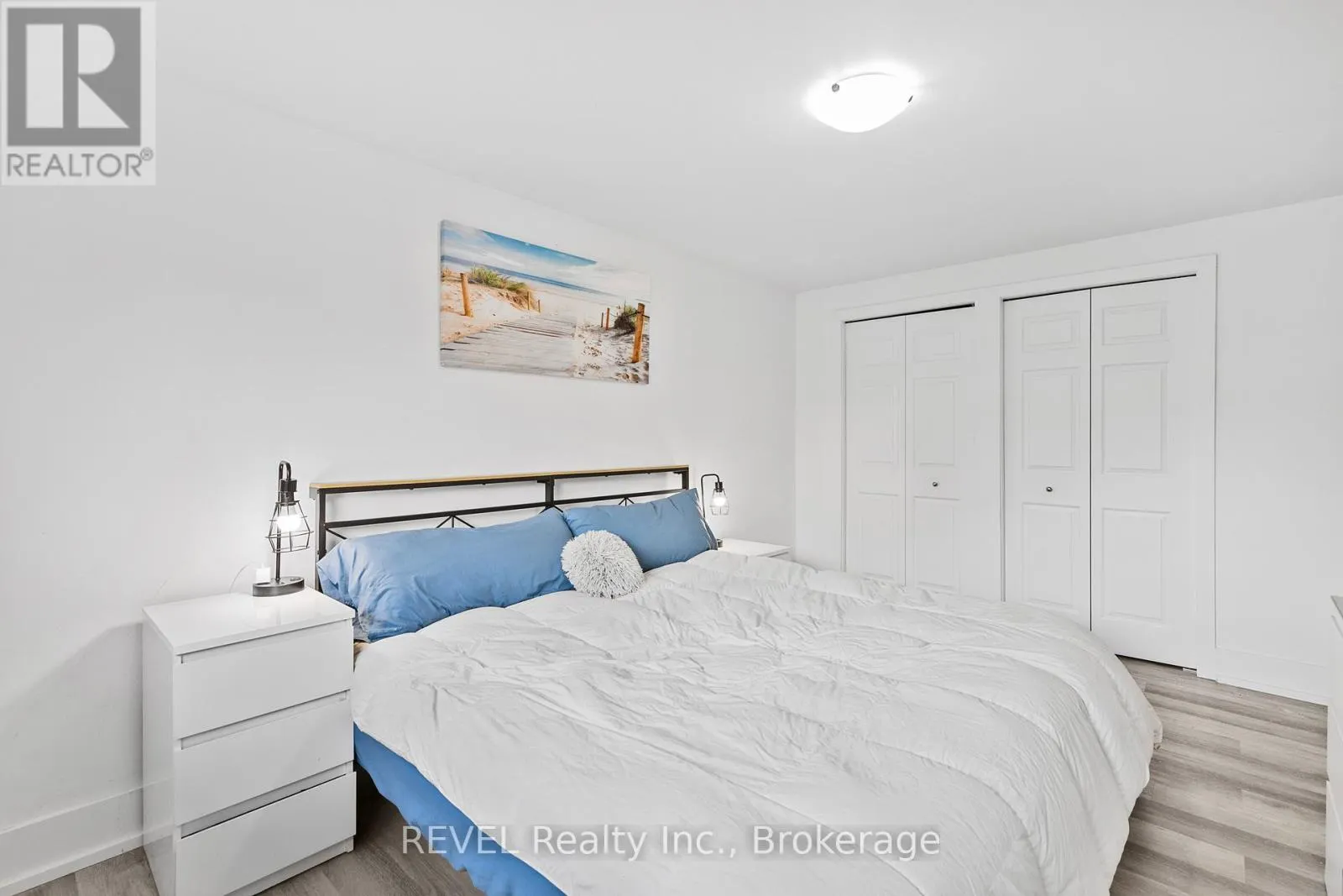 16 ROXBOROUGH COURT