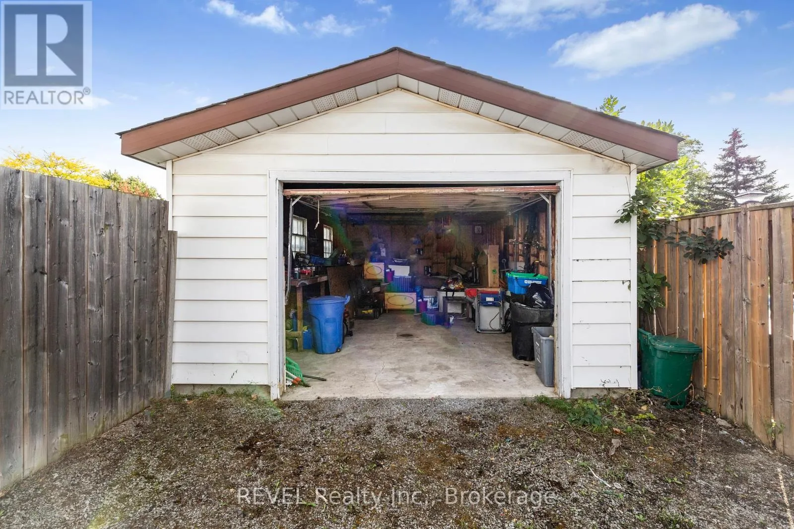 16 ROXBOROUGH COURT