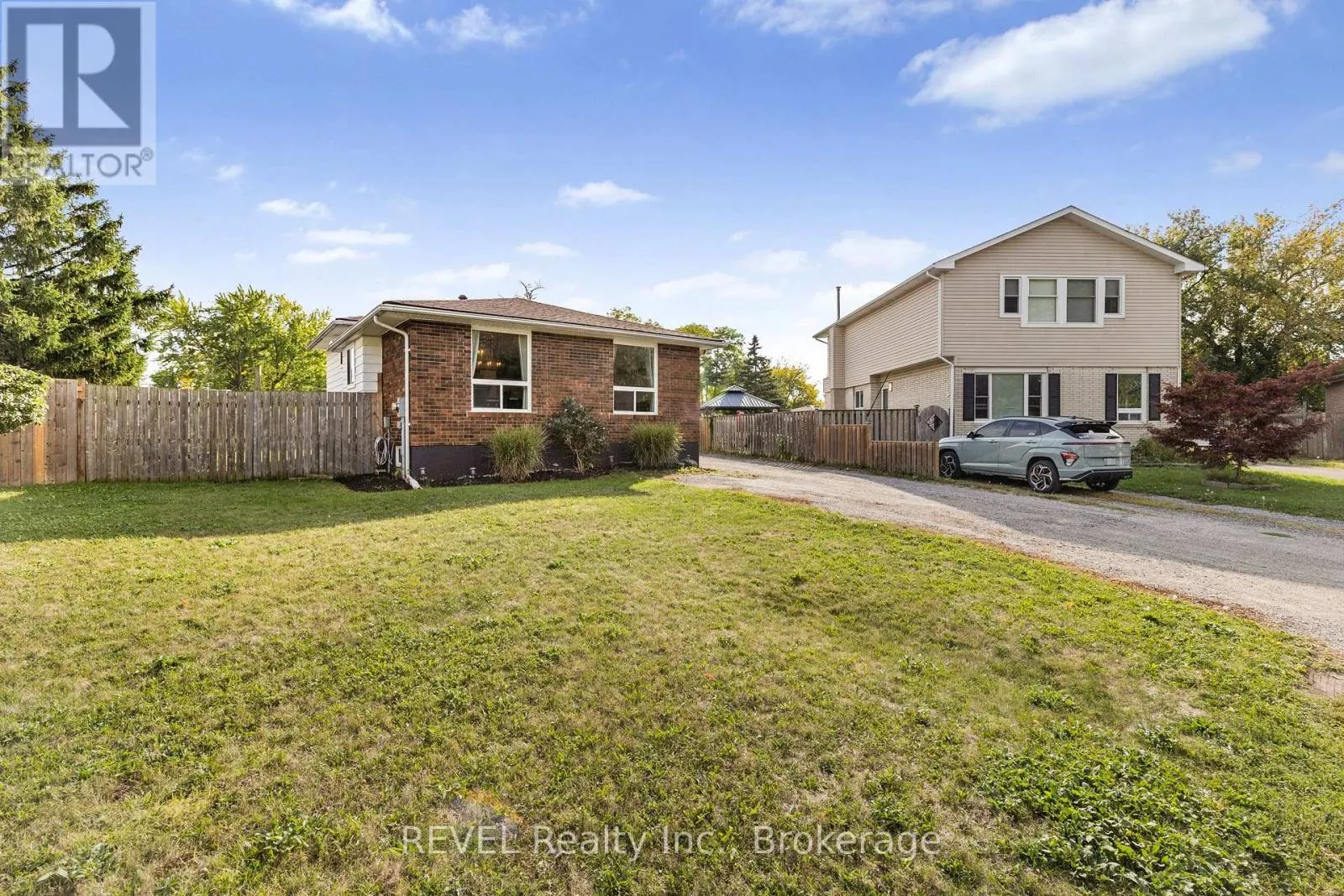 16 ROXBOROUGH COURT