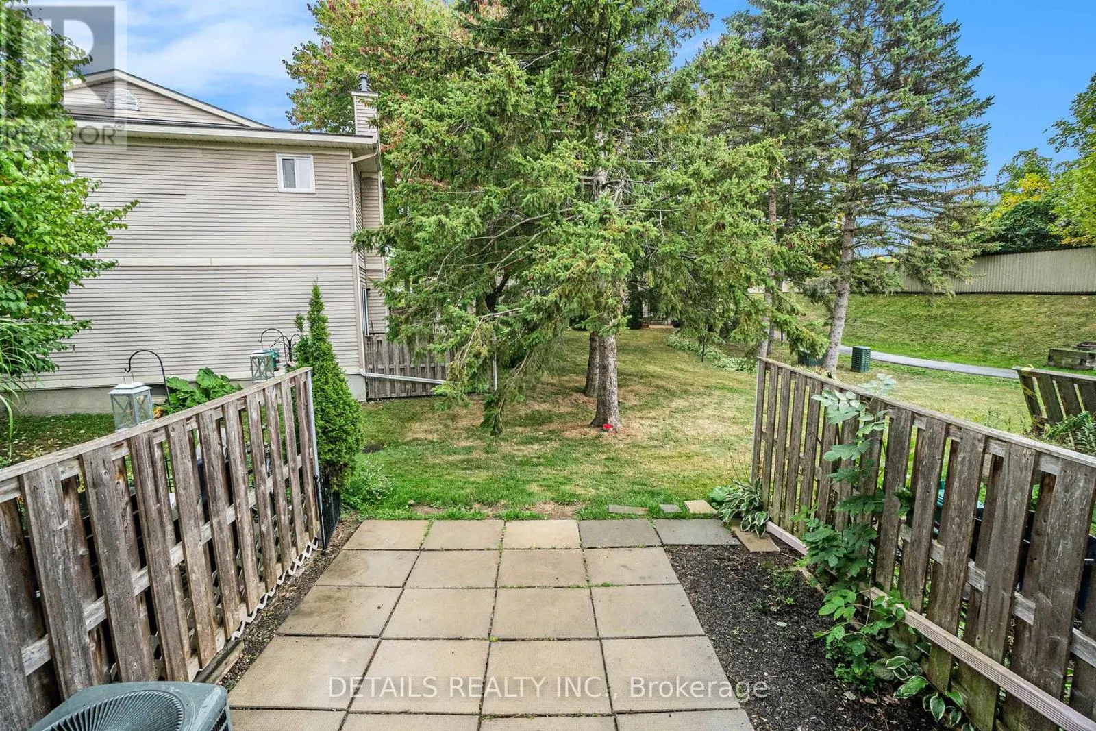 9 - 144 VALLEY STREAM, UNIT D DRIVE