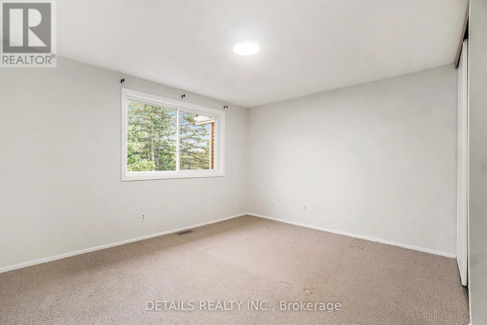 9 - 144 VALLEY STREAM, UNIT D DRIVE