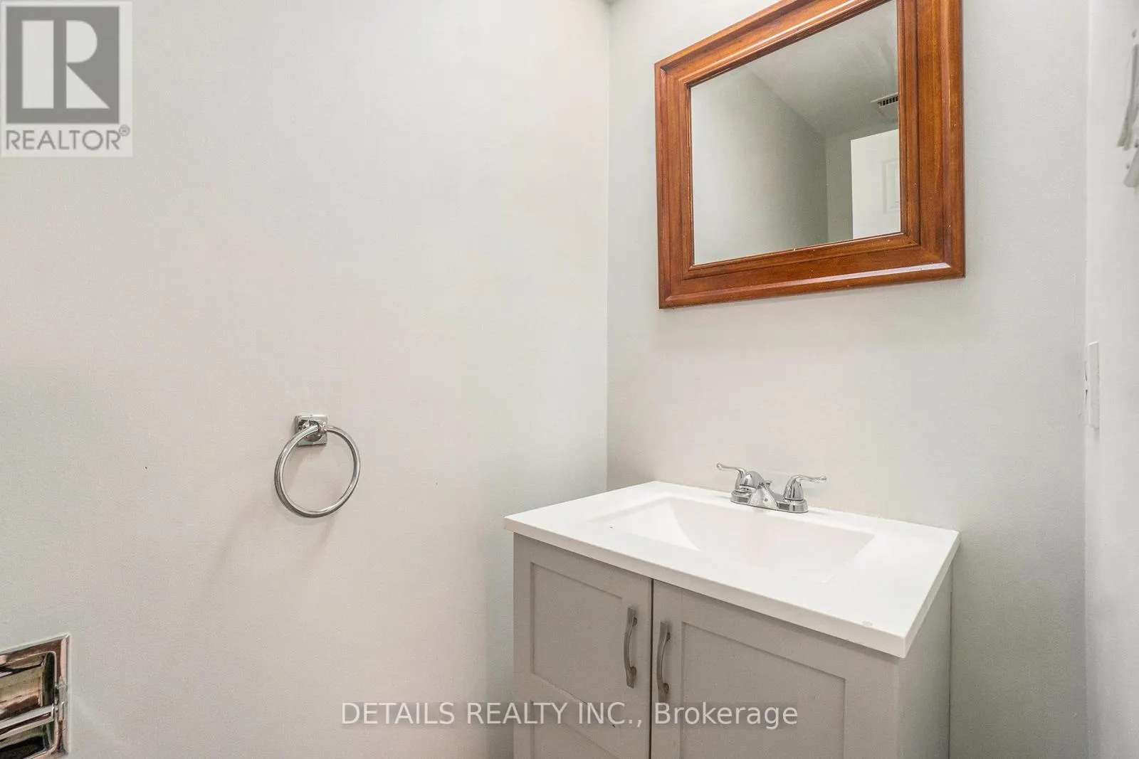9 - 144 VALLEY STREAM, UNIT D DRIVE