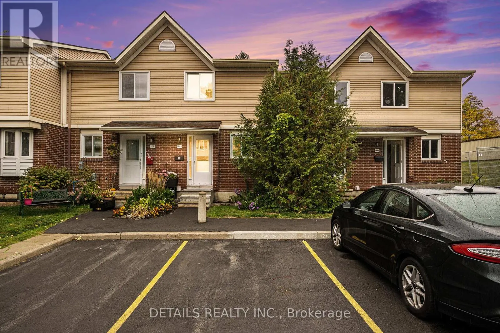 9 - 144 VALLEY STREAM, UNIT D DRIVE