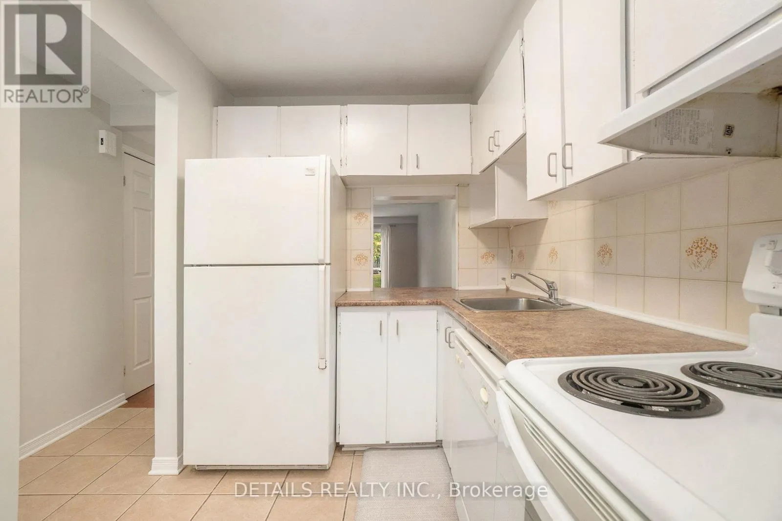 9 - 144 VALLEY STREAM, UNIT D DRIVE