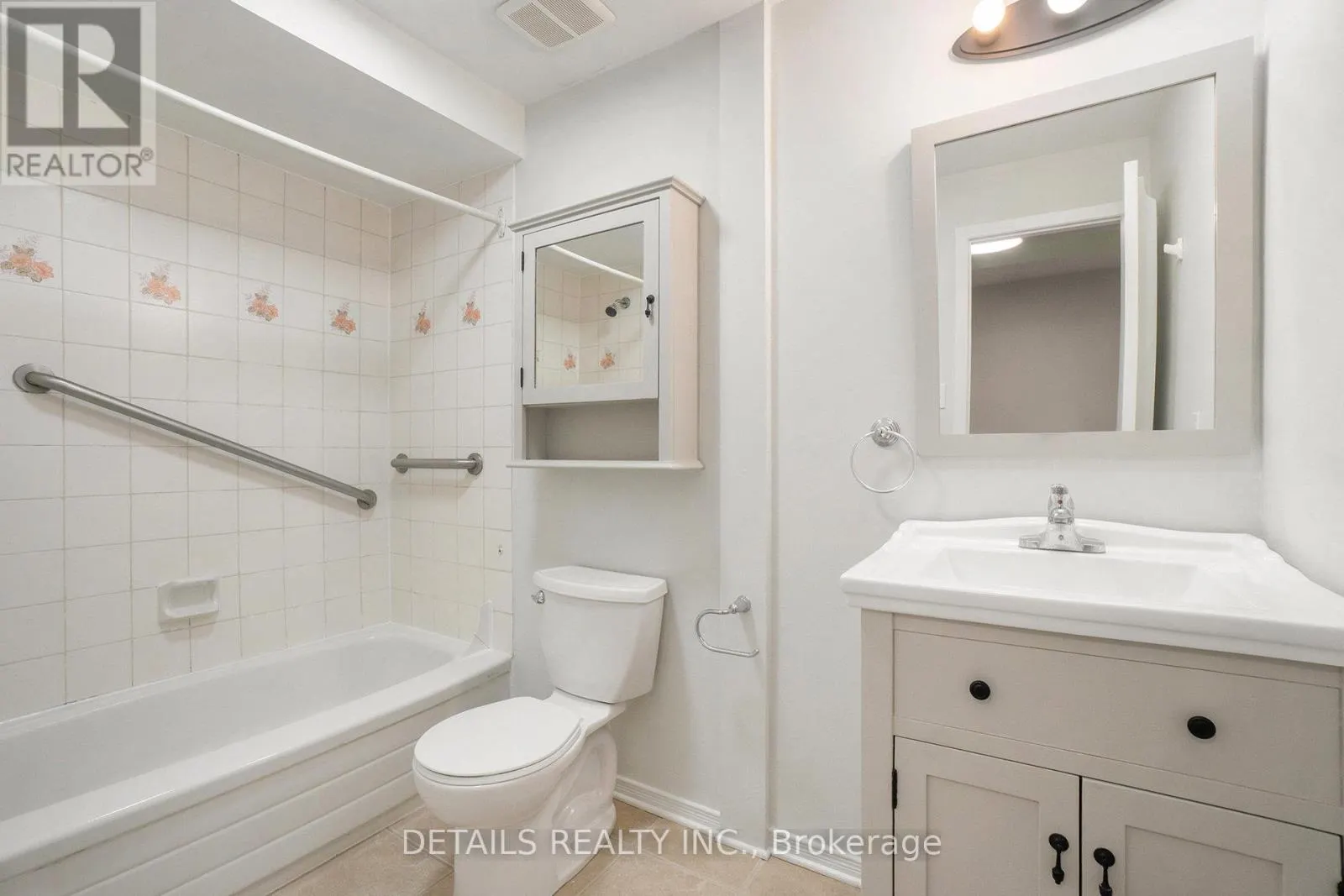 9 - 144 VALLEY STREAM, UNIT D DRIVE