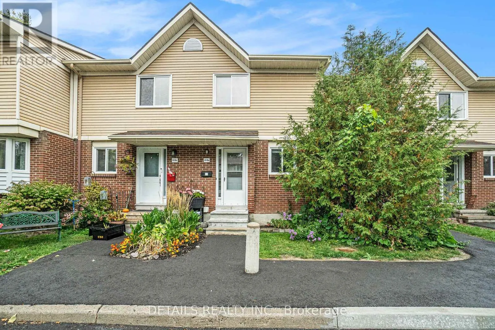9 - 144 VALLEY STREAM, UNIT D DRIVE