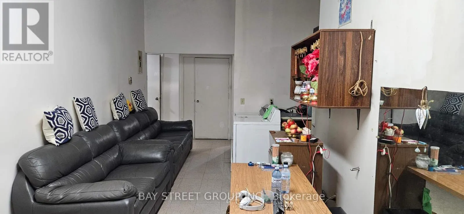 23 WILLIAM STREET N