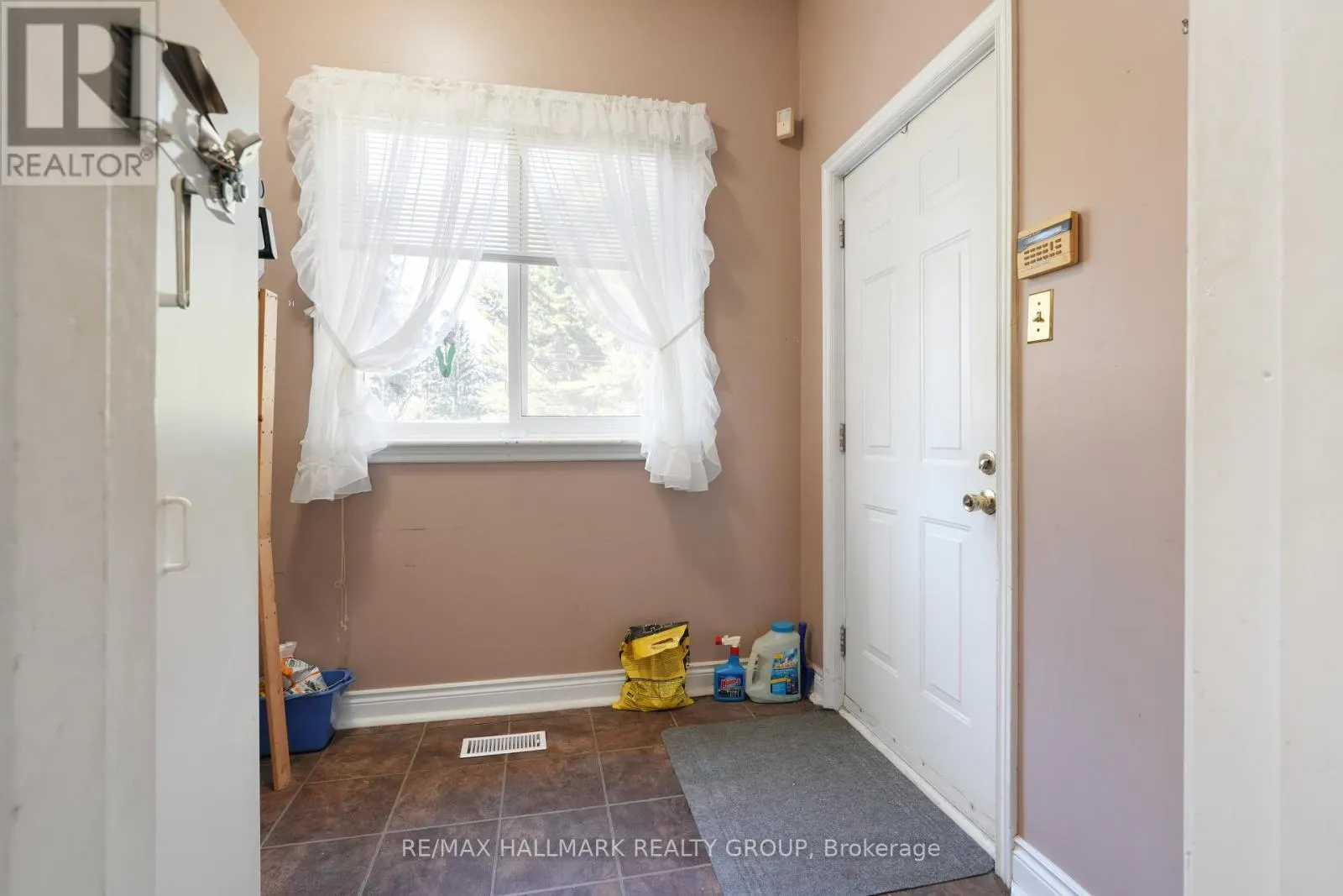 5758 THIRD LINE ROAD N