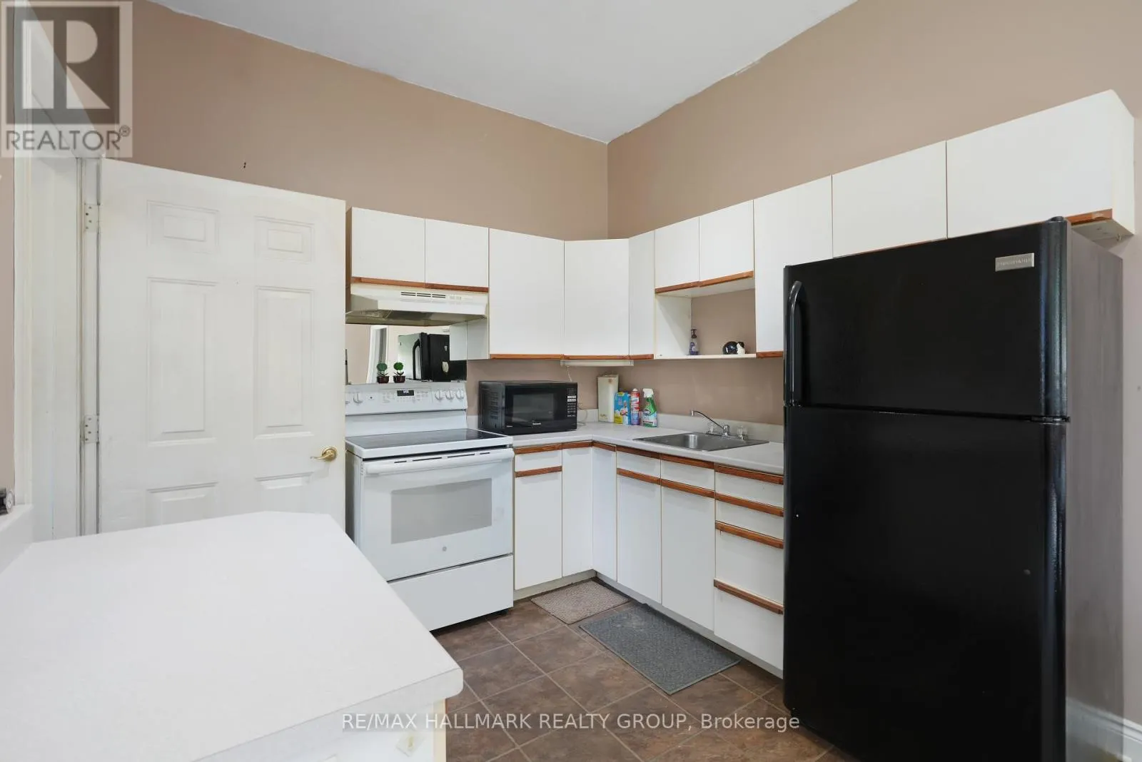 5758 THIRD LINE ROAD N