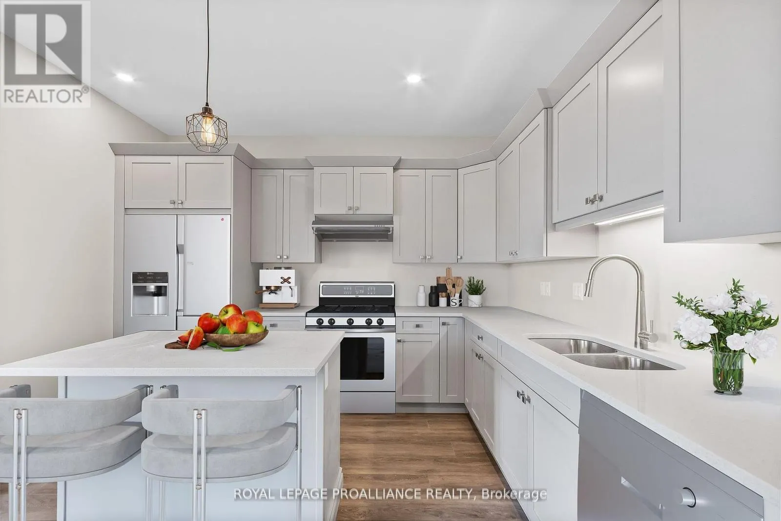 103 - 15 ARTHUR STREET, #103