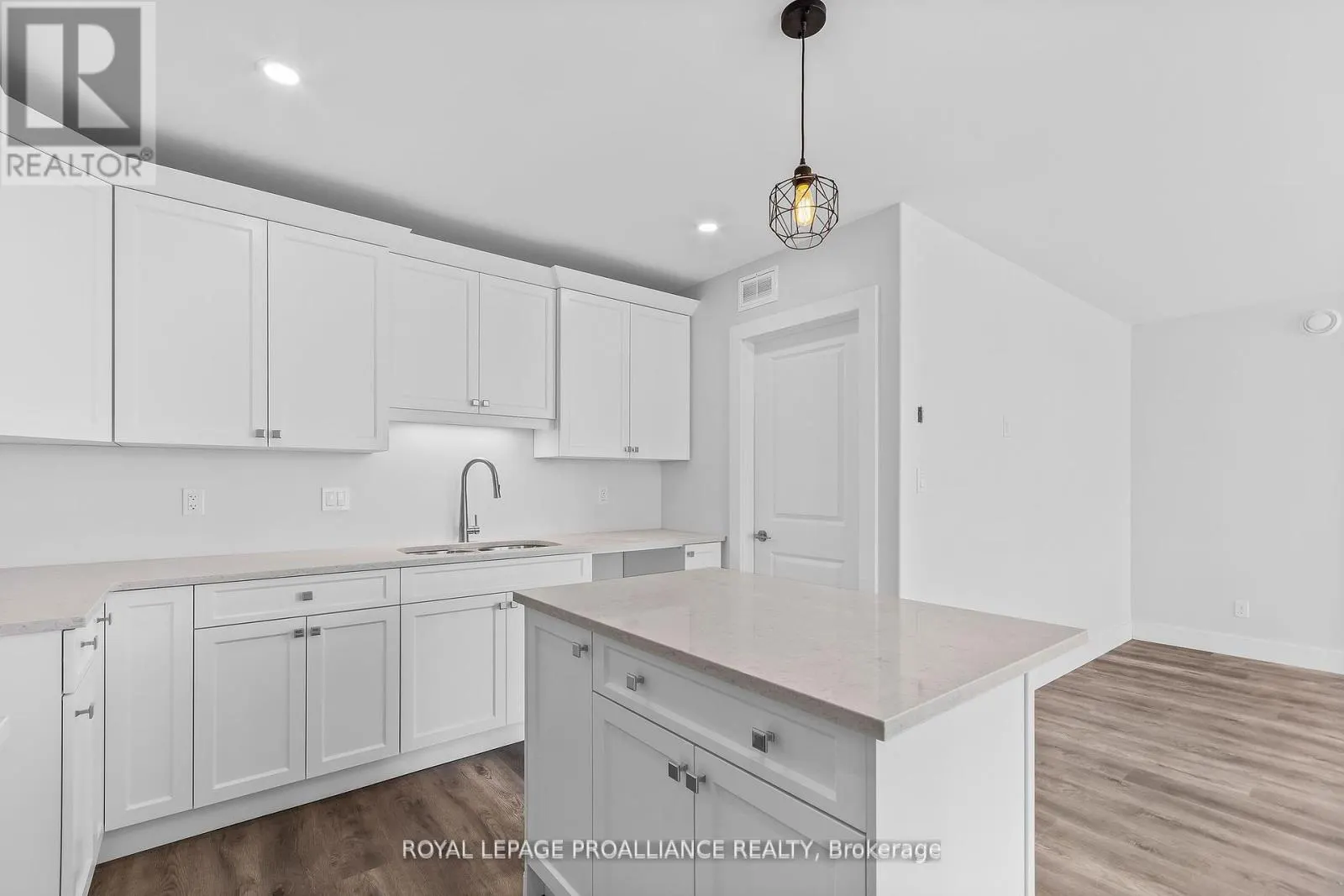 103 - 15 ARTHUR STREET, #103