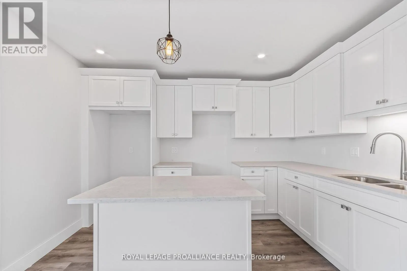 103 - 15 ARTHUR STREET, #103
