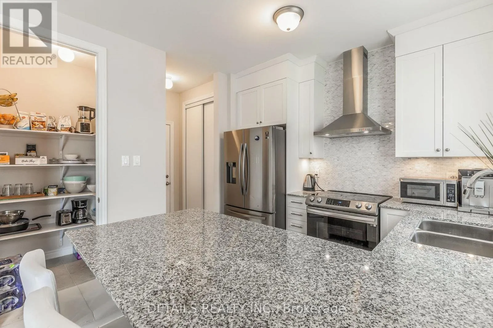 708 VENNECY TERRACE