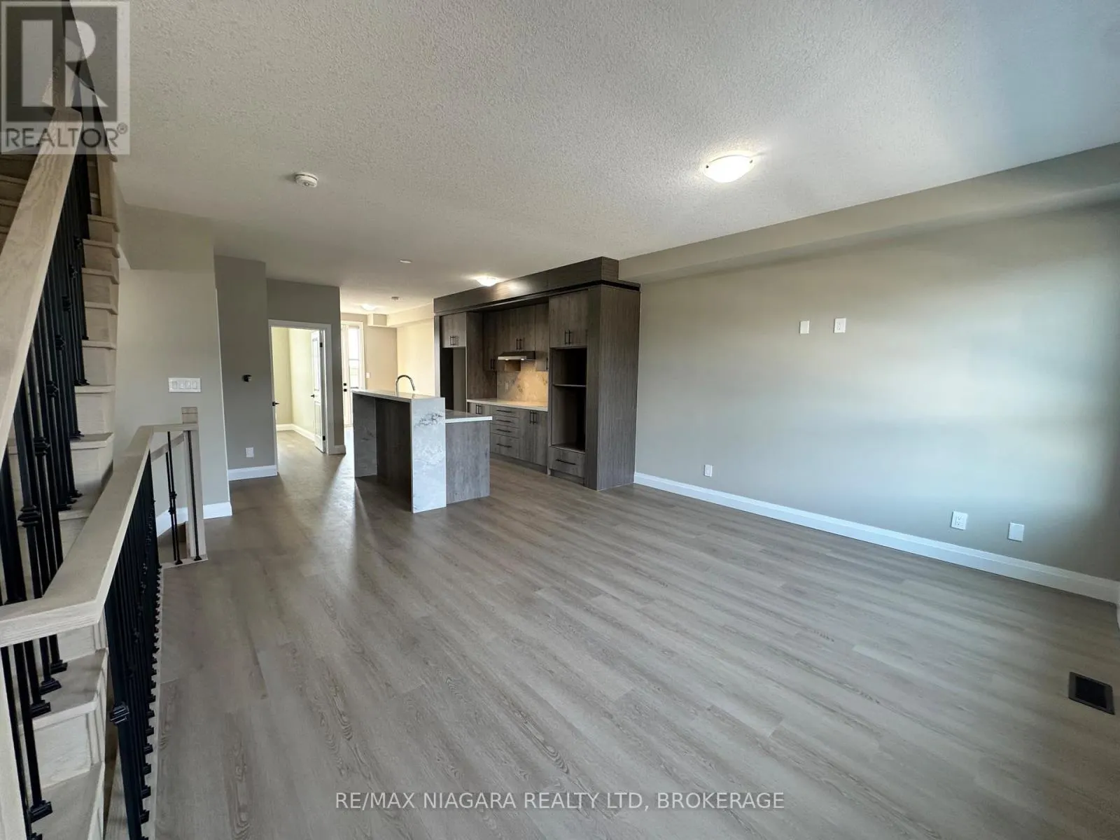 UNIT 4 - 17 KEYSTONE TRAIL, #UNIT 4
