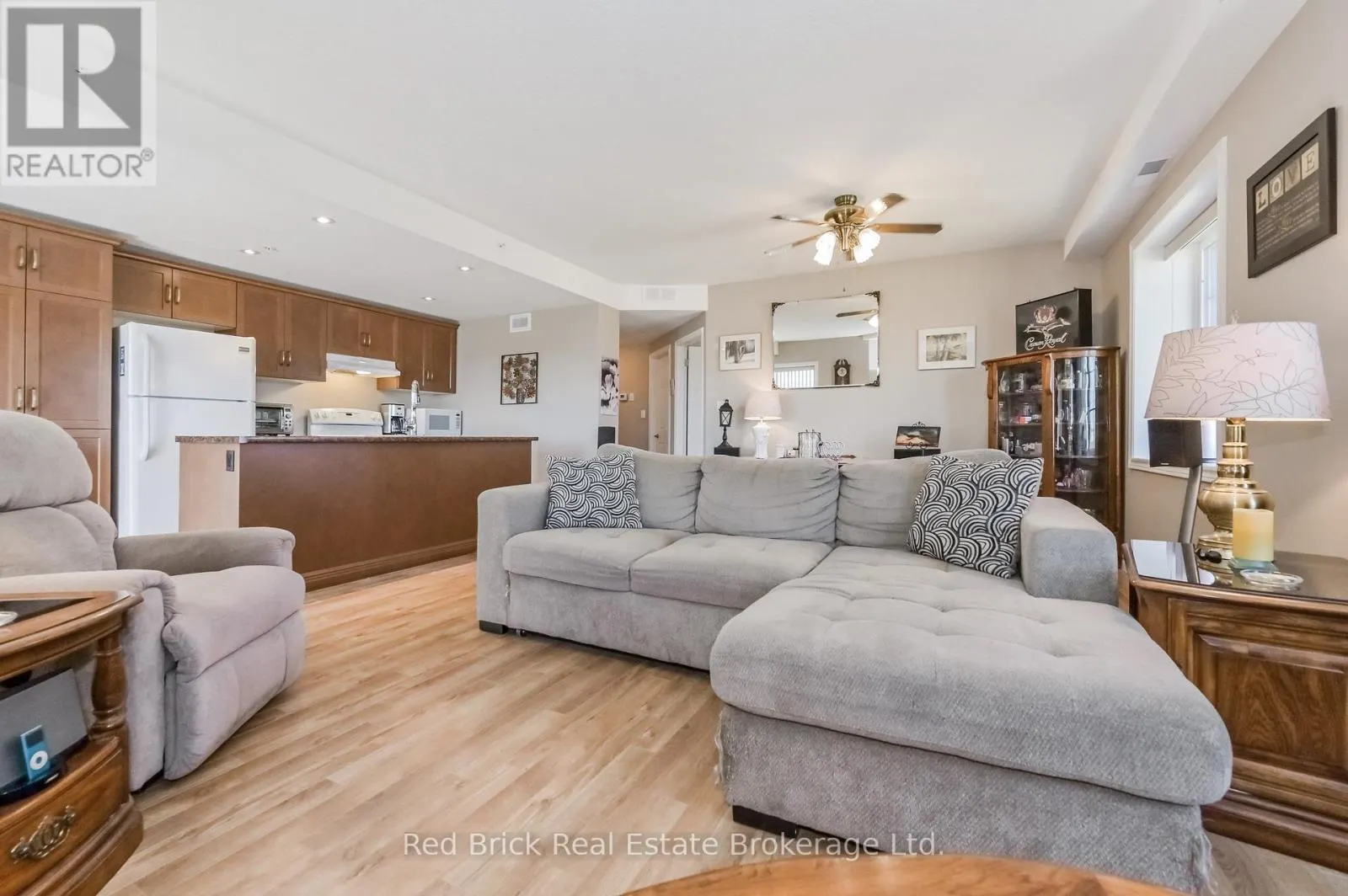 6492 GERRIE ROAD