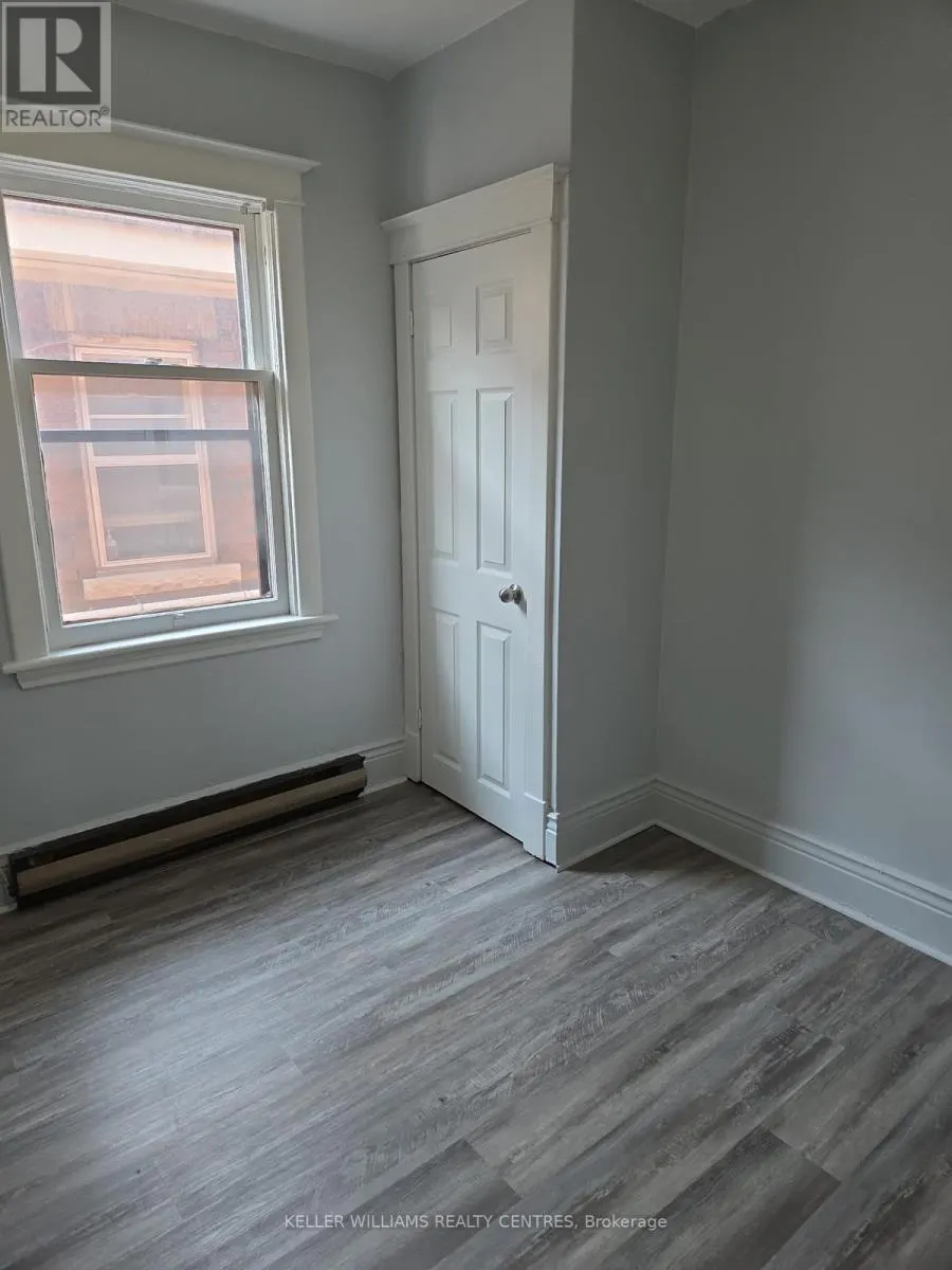 991 MAIN STREET E
