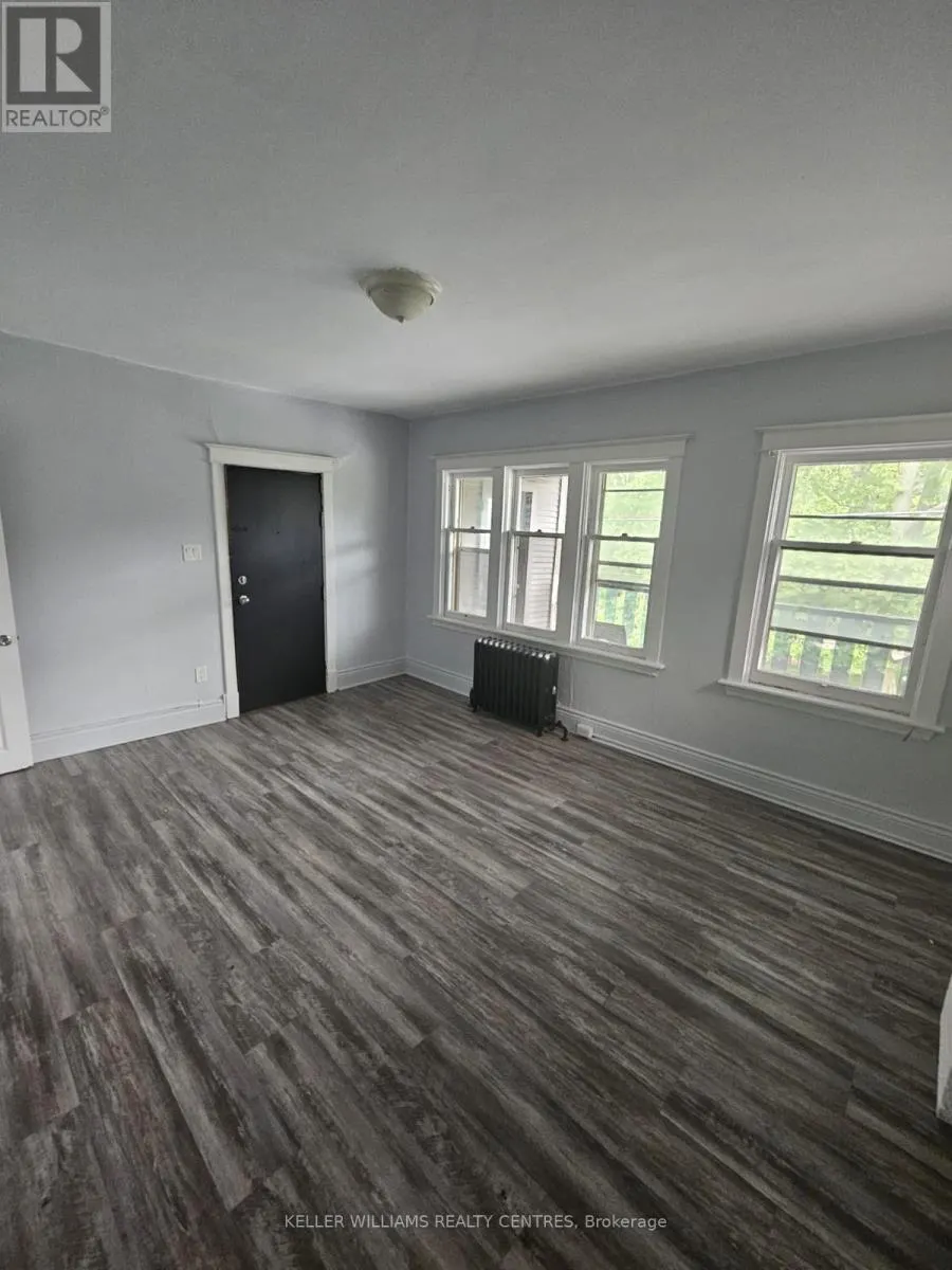 991 MAIN STREET E