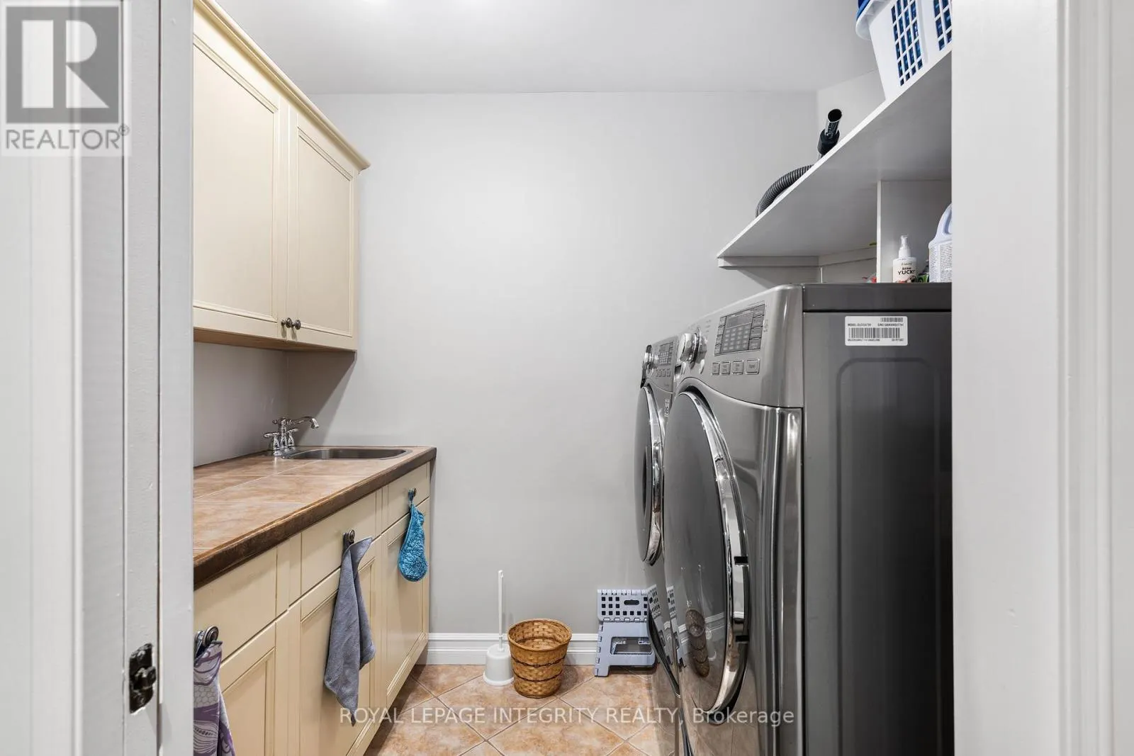 25 MARIE-EVE STREET E