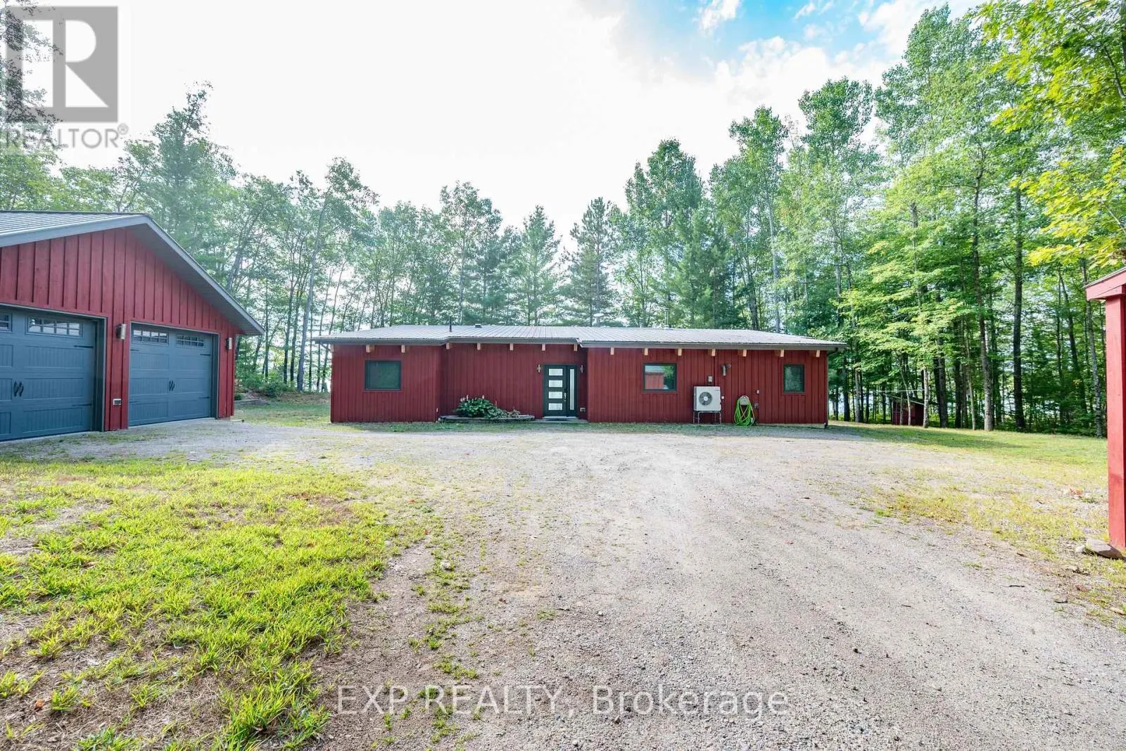 332 LACHLAN LANE