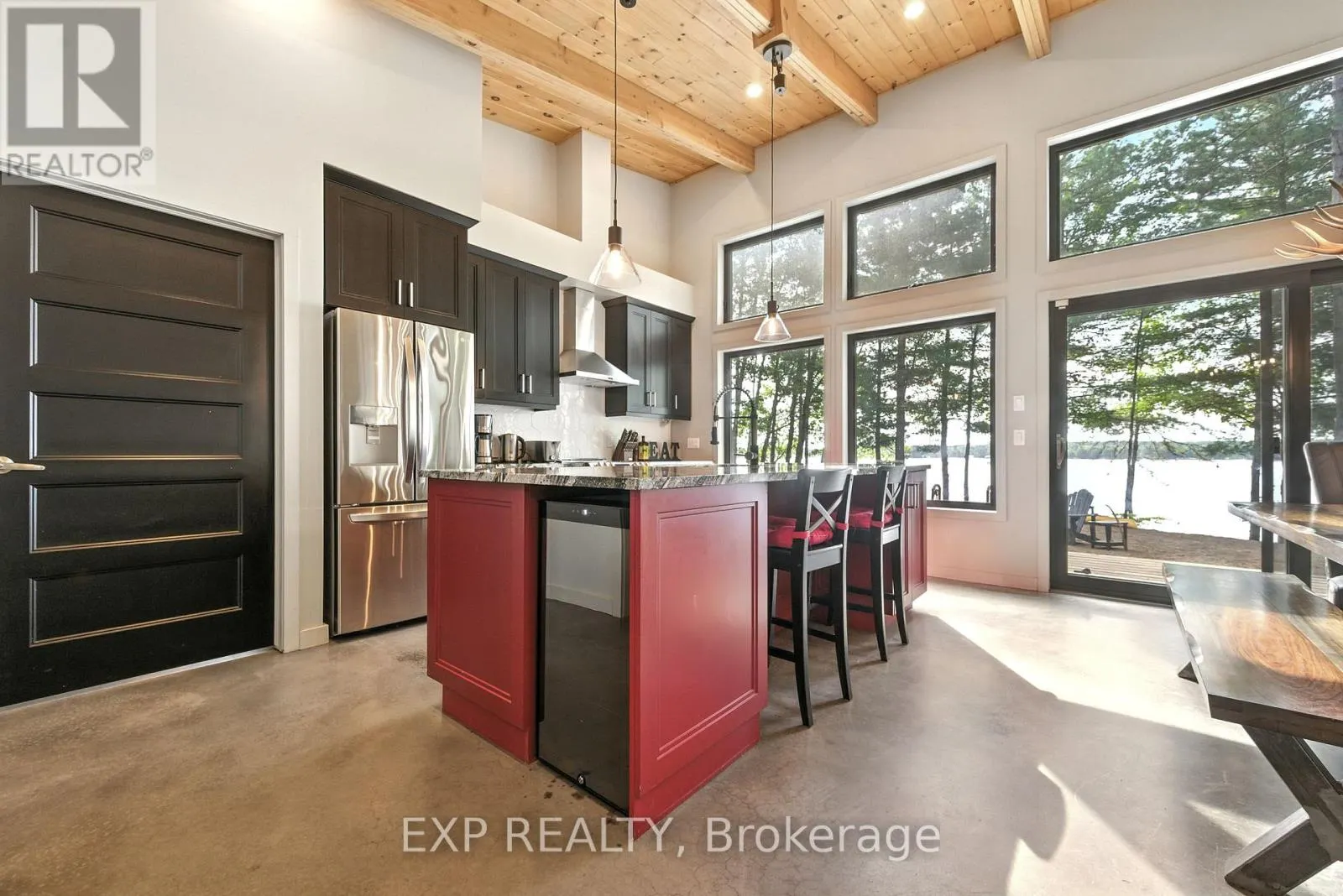 332 LACHLAN LANE