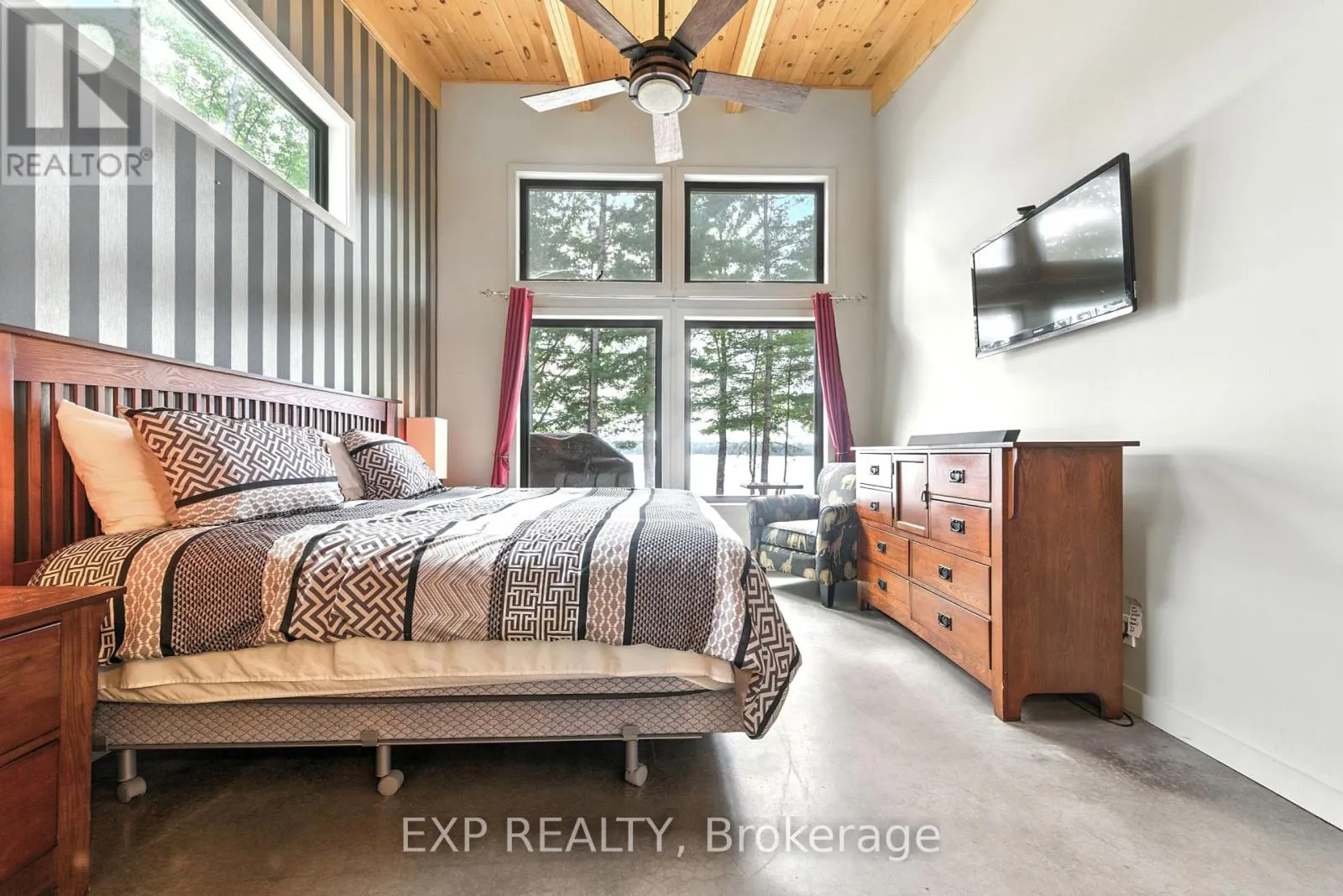 332 LACHLAN LANE