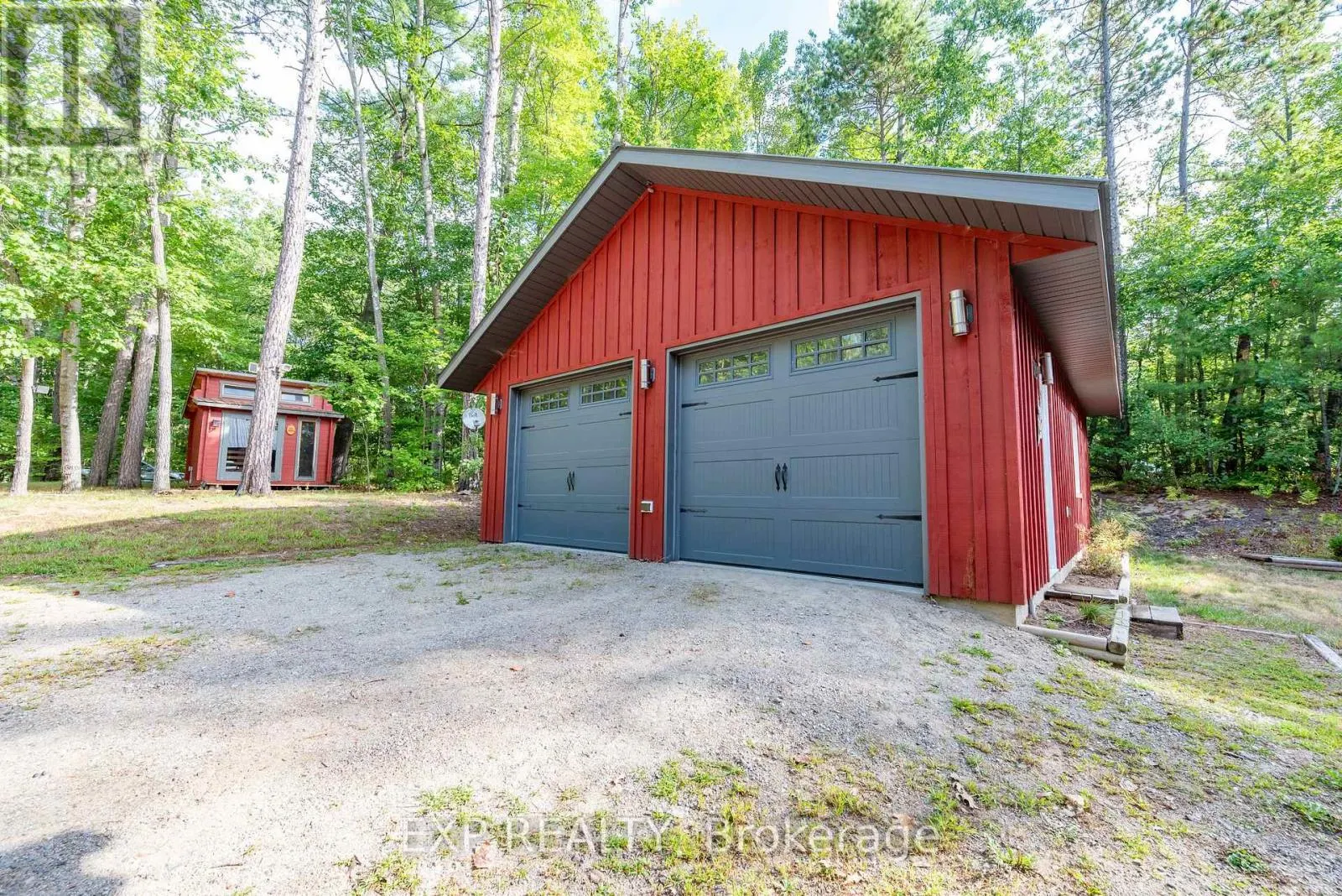 332 LACHLAN LANE