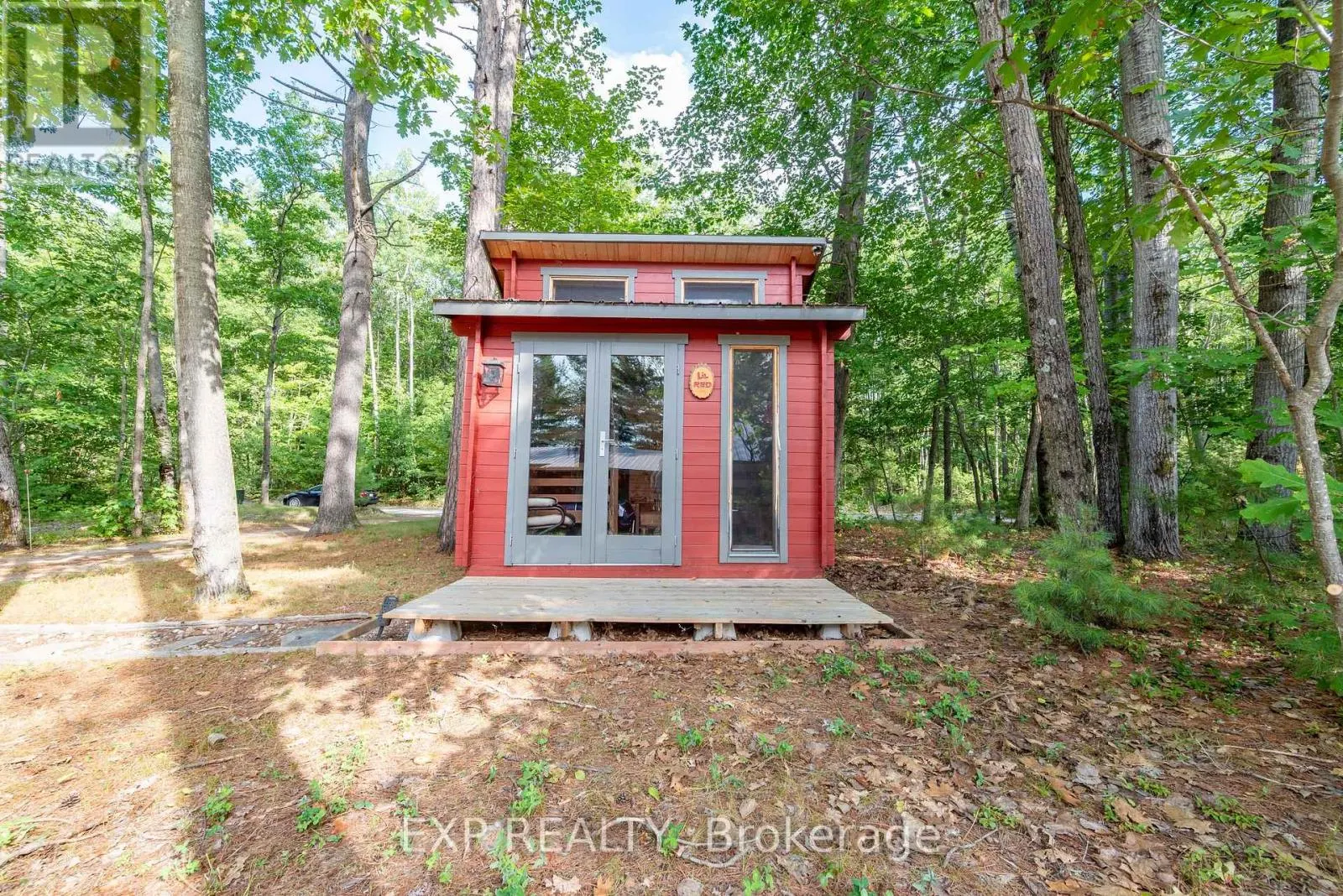332 LACHLAN LANE