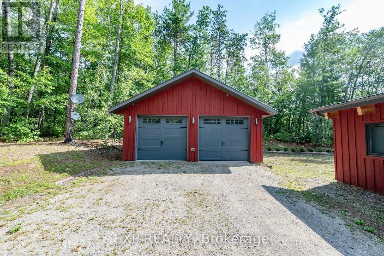 332 LACHLAN LANE