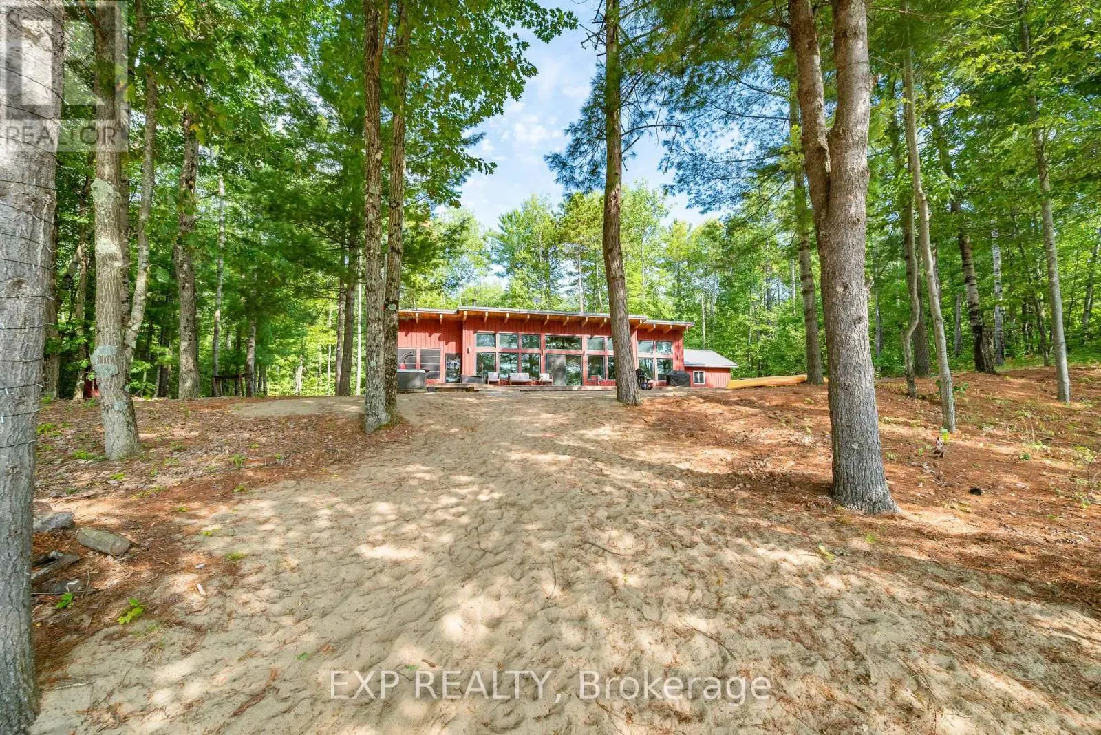 332 LACHLAN LANE