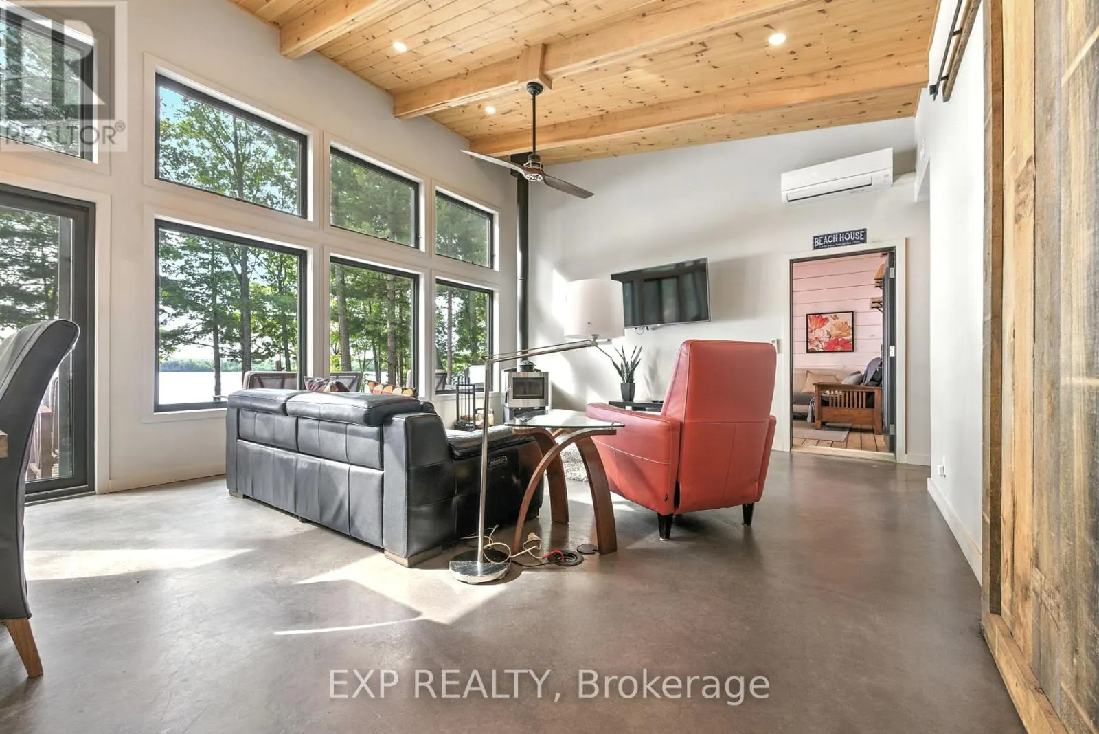 332 LACHLAN LANE