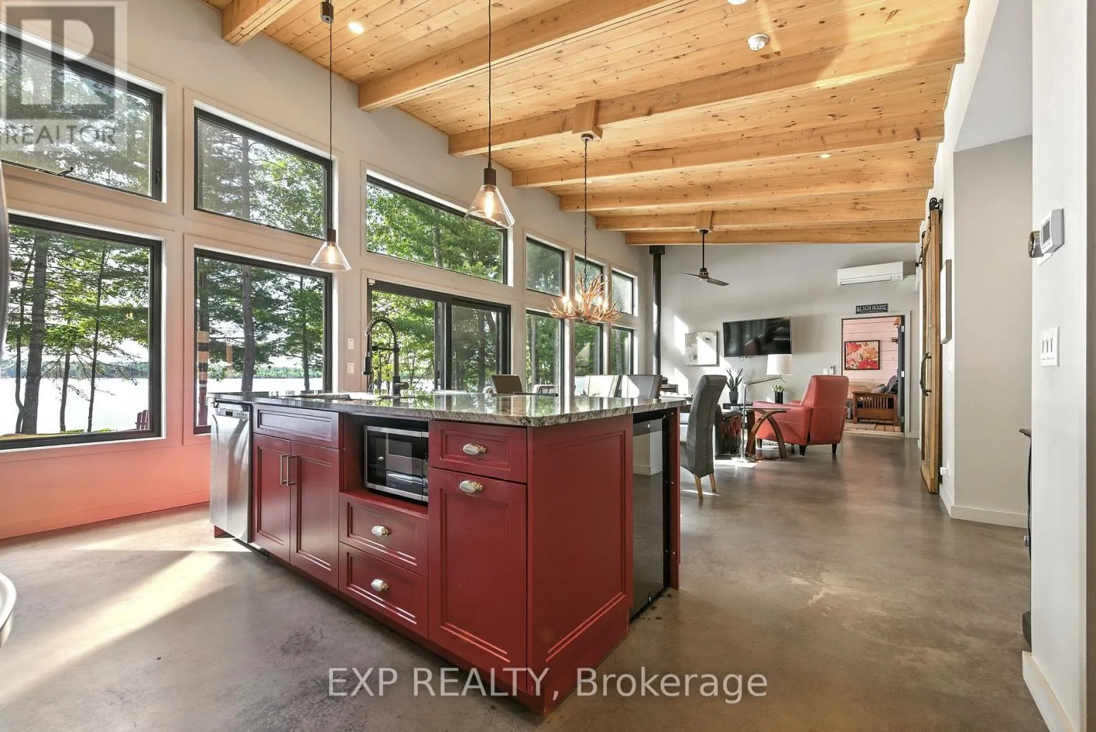 332 LACHLAN LANE
