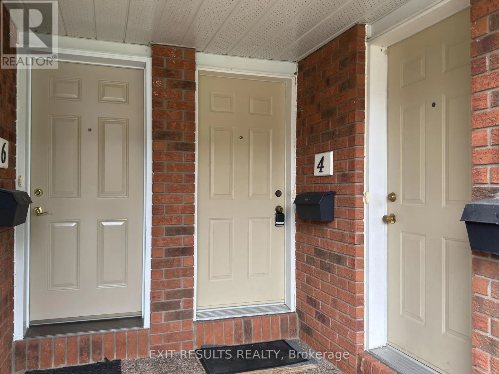4 - 1400 WILDBERRY COURT