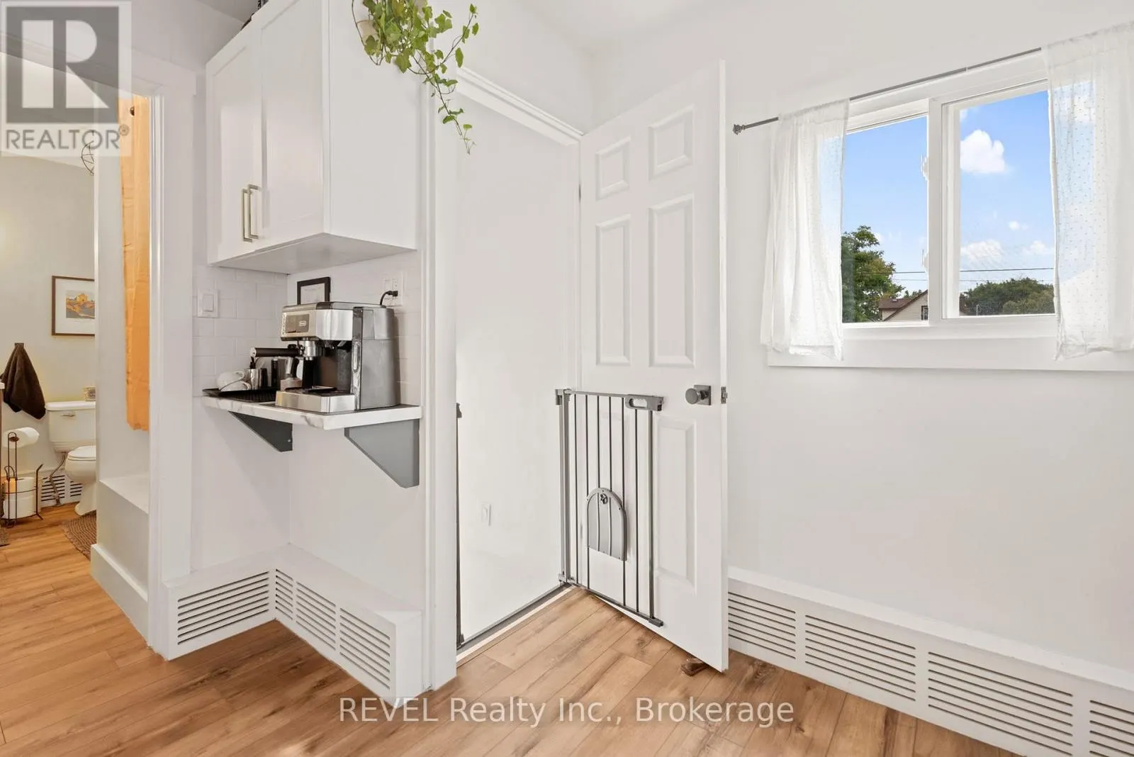 18 CROWLAND AVENUE