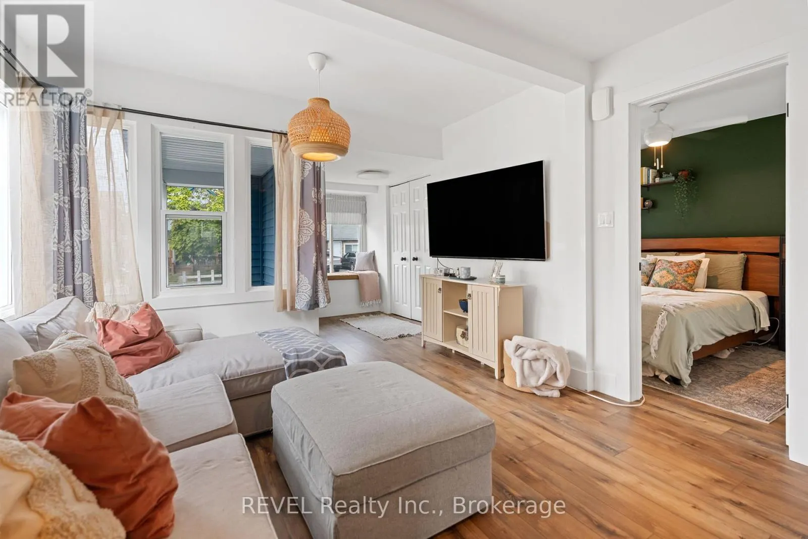 18 CROWLAND AVENUE