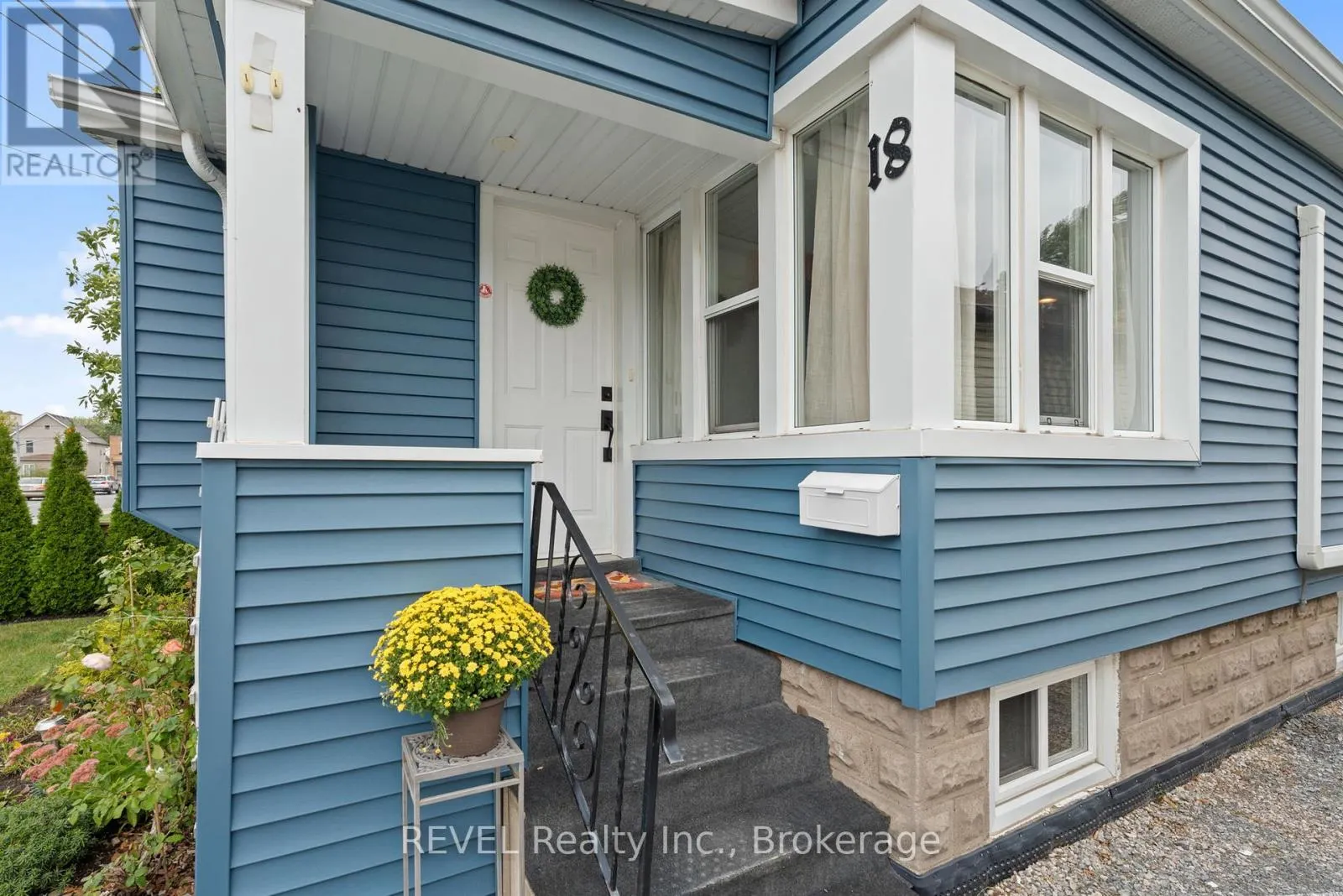 18 CROWLAND AVENUE