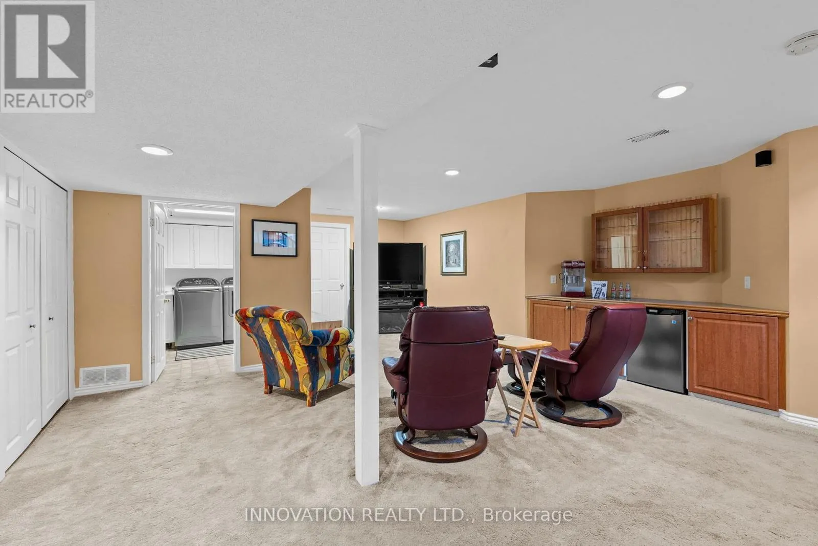 39 FURLONG CRESCENT
