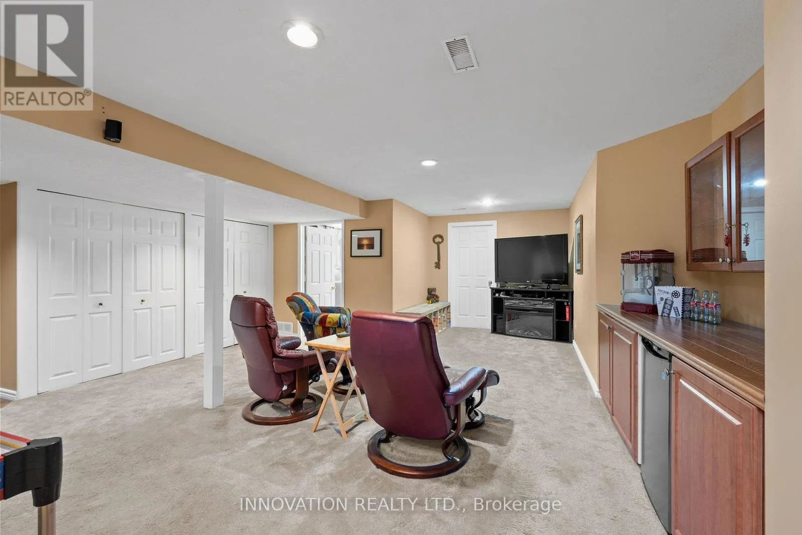 39 FURLONG CRESCENT