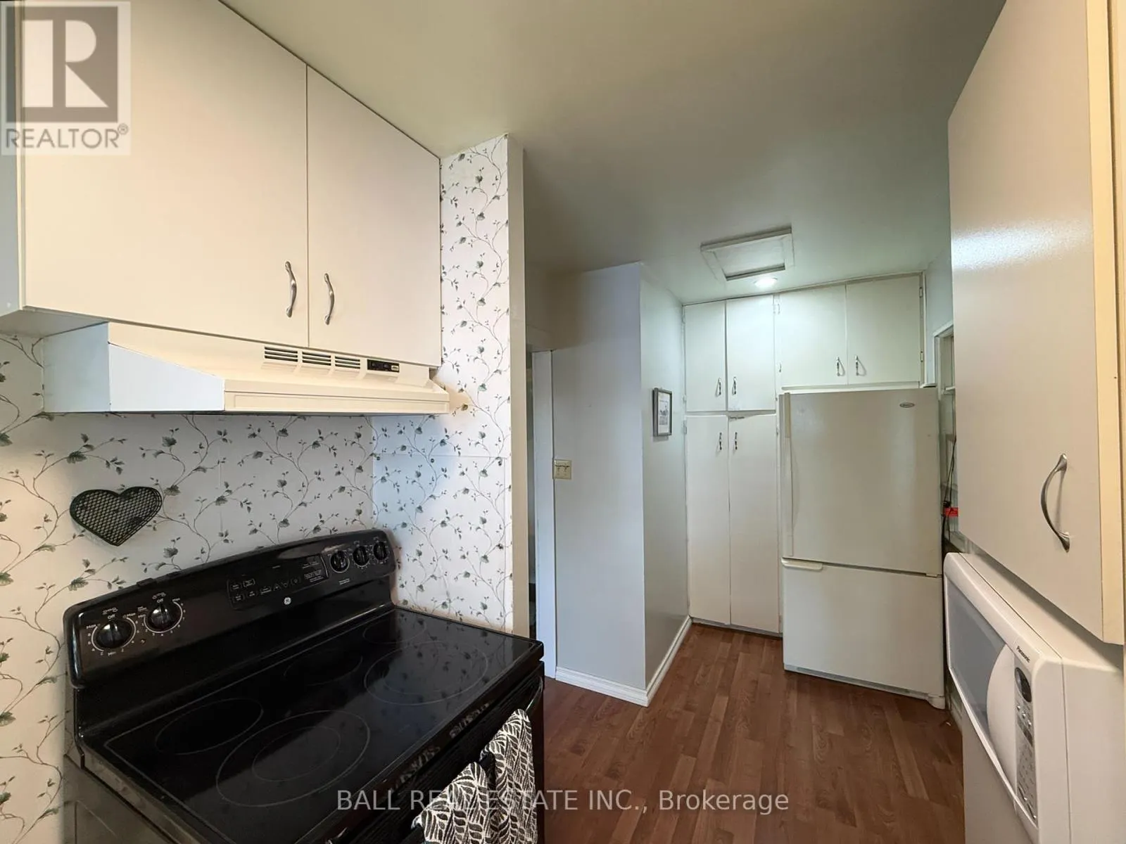 551 RENWICK ROAD