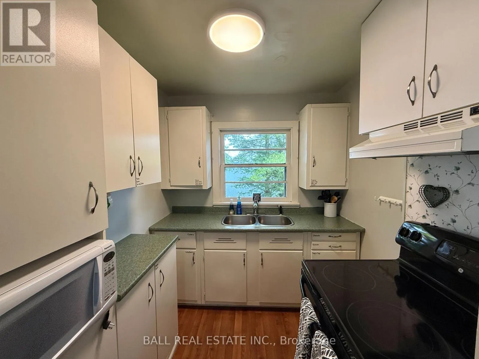 551 RENWICK ROAD