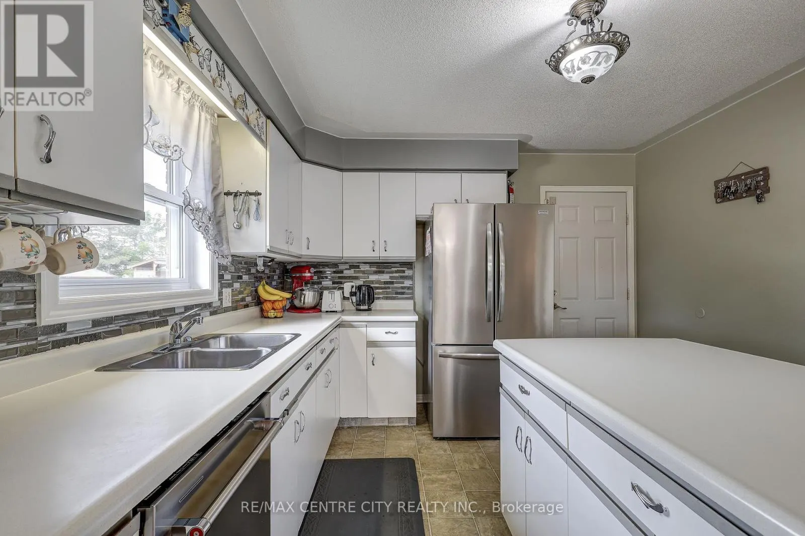 8109 SANDYTOWN ROAD