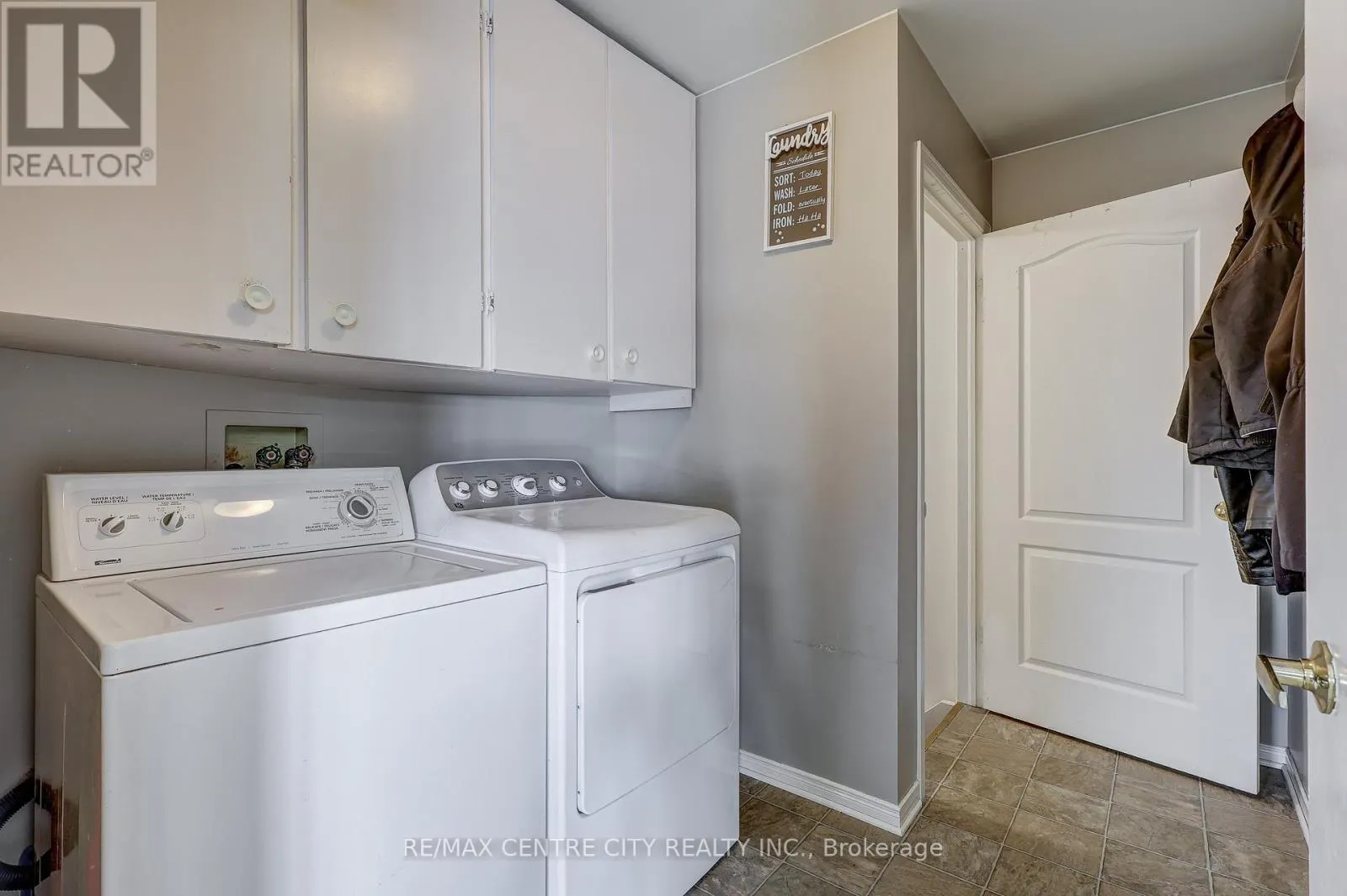 8109 SANDYTOWN ROAD